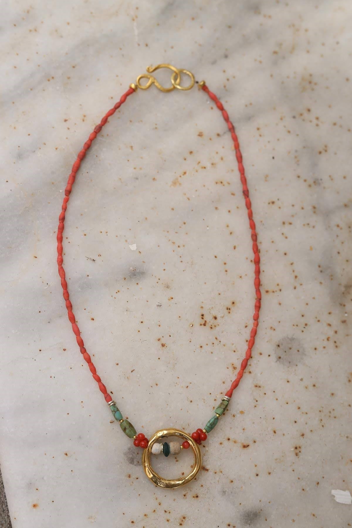 Bronz Halka Detaylı Doğal Taş Kolye
