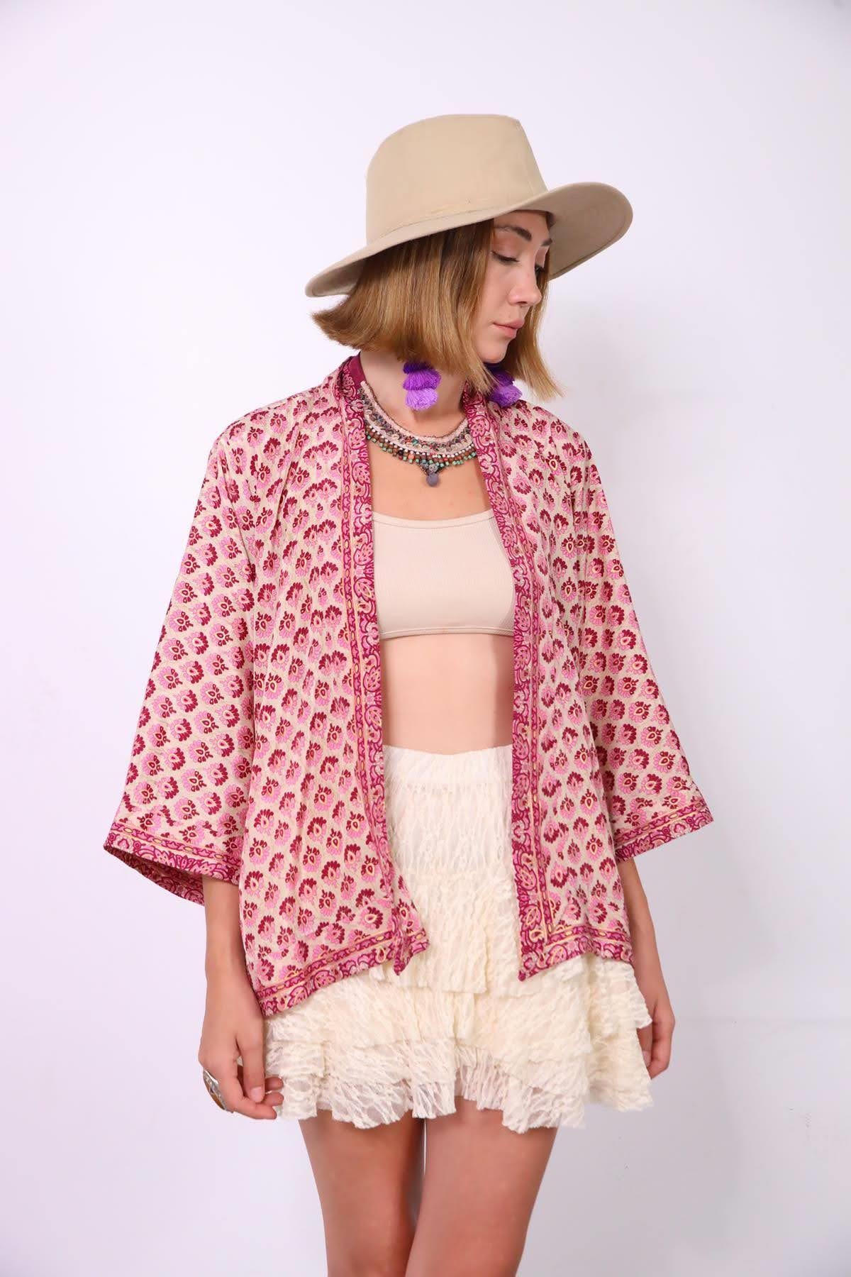 Pembe Desenli Kısa İpek Kimono - Şaman Butik Pembe Desenli Kısa İpek Kimono