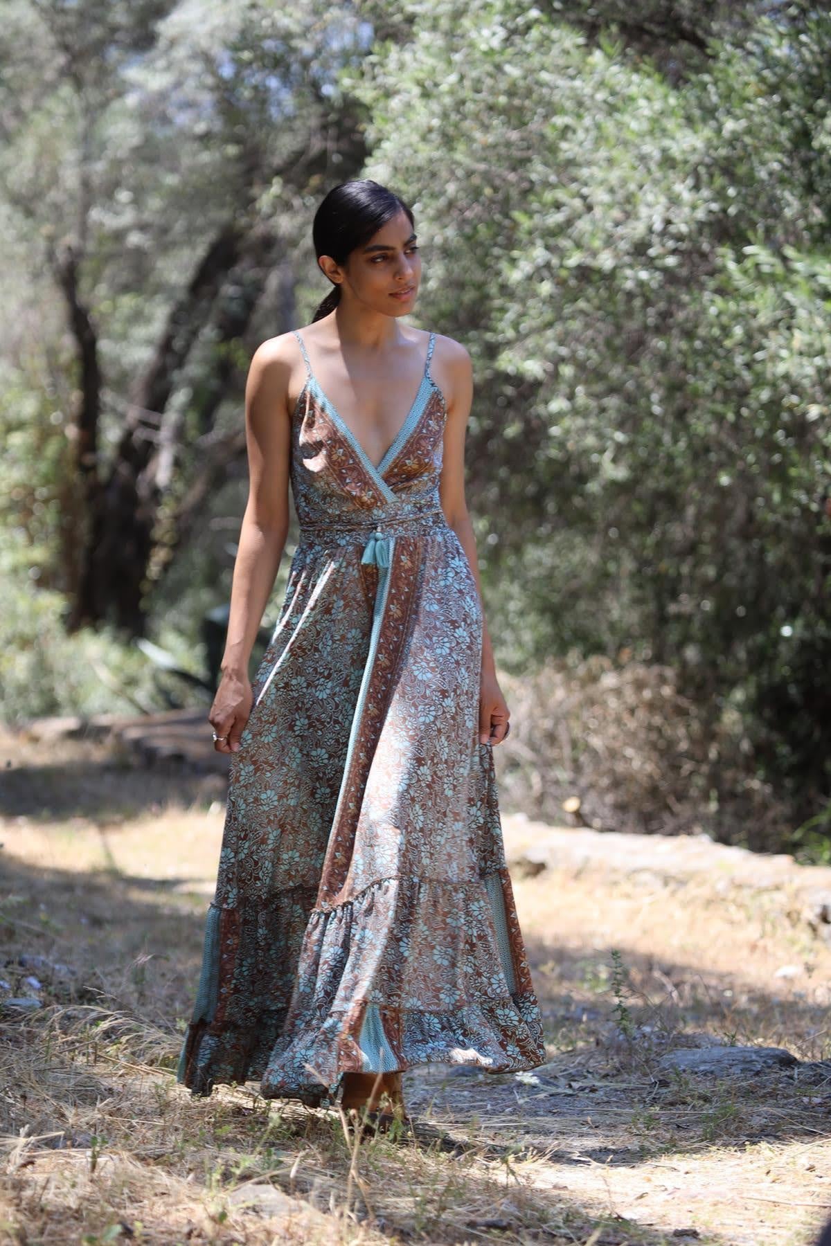 Turkuaz Desenli Sırtı Gipeli İp Askılı İpek Elbise