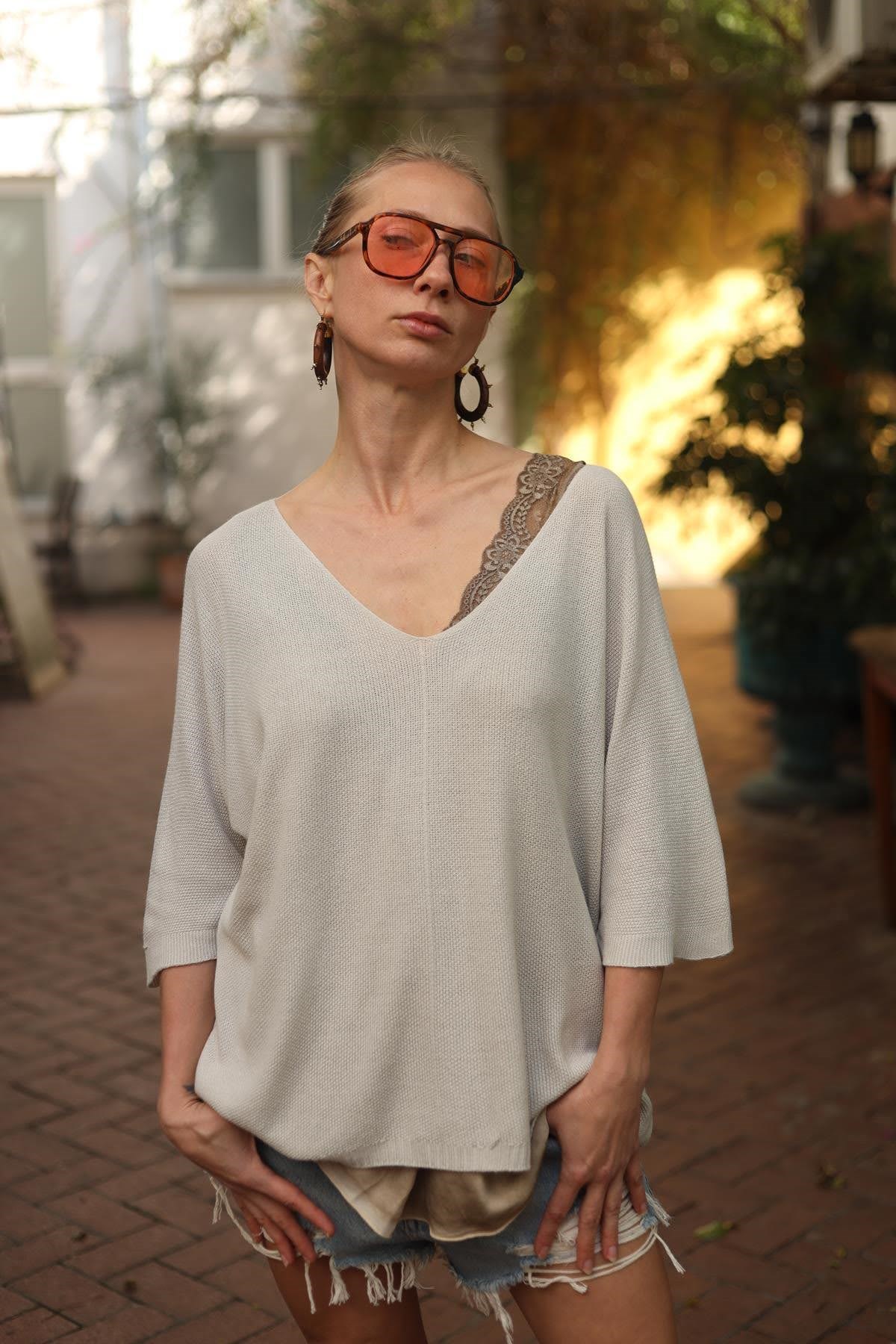 Krem Rengi Önü Dikiş Detaylı Modal Bluz