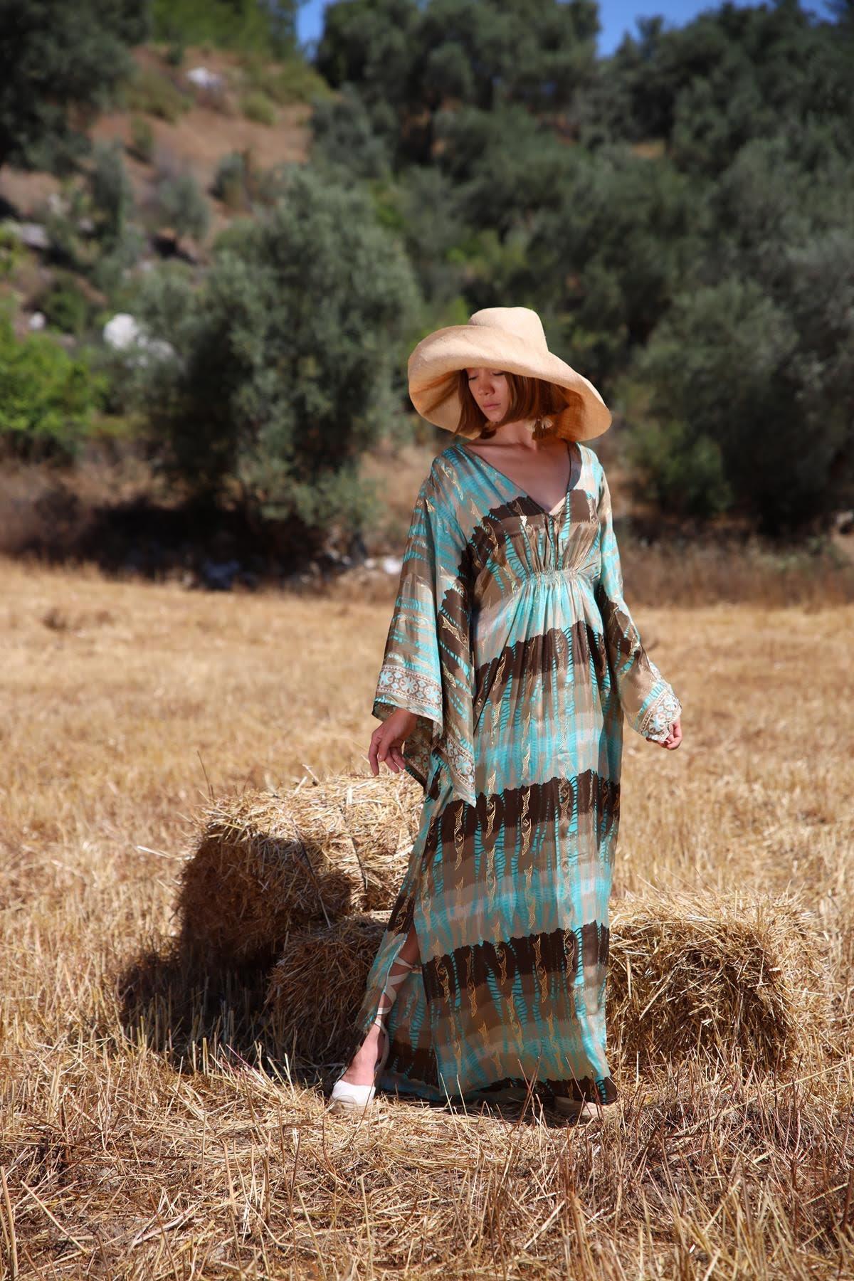 Kahverengi Desenli Büzgü Detaylı Kimono Kollu İpek Elbise - Şaman Butik Kahverengi Desenli Büzgü Detaylı Kimono Kollu İpek Elbise