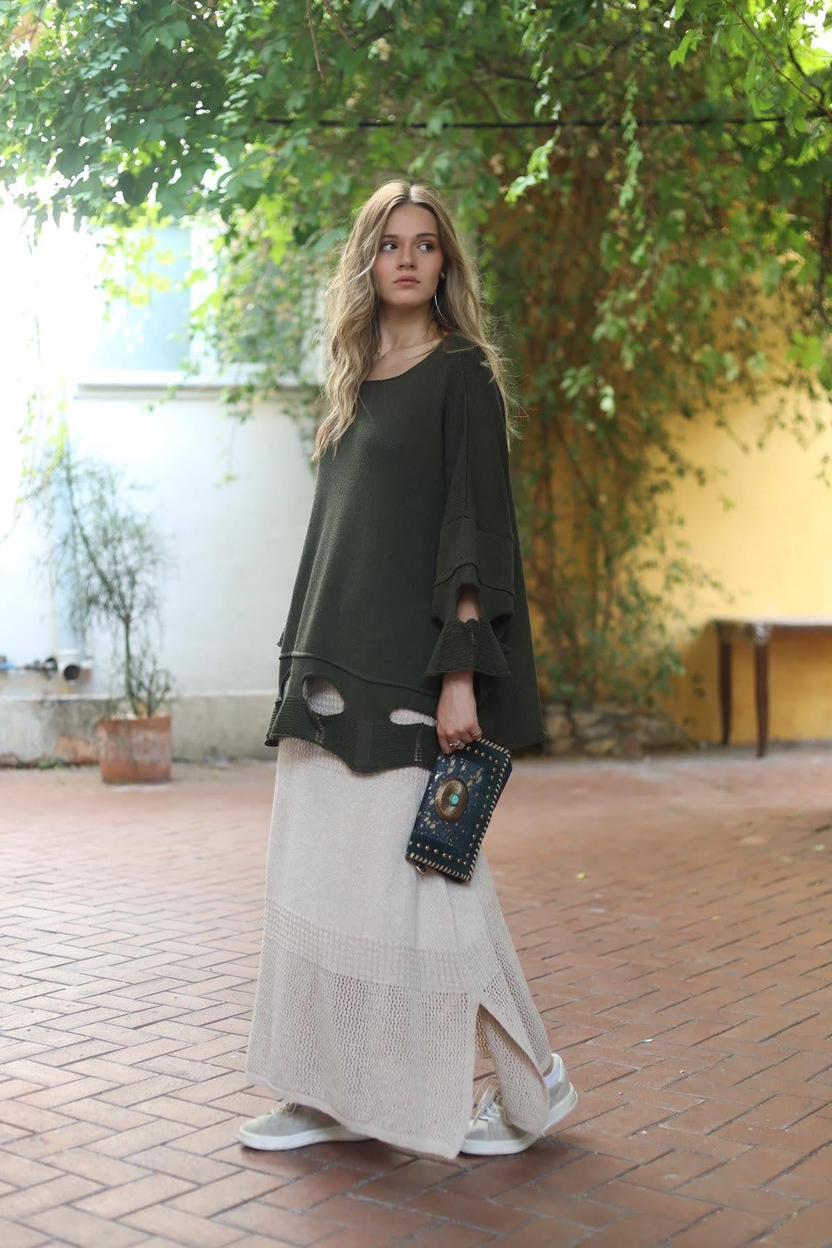 Haki Kolları ve Eteği Ajurlu Triko Bluz