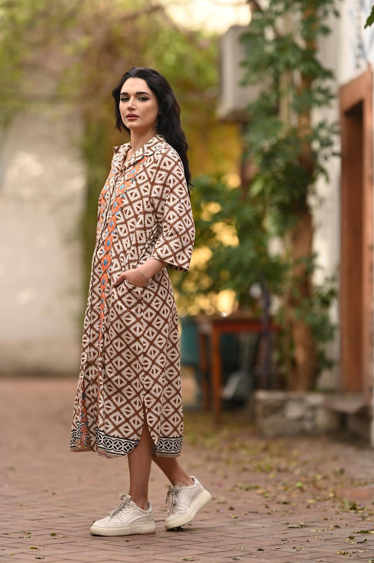 Kahverengi Desenli Nakışlı Gömlek Elbise