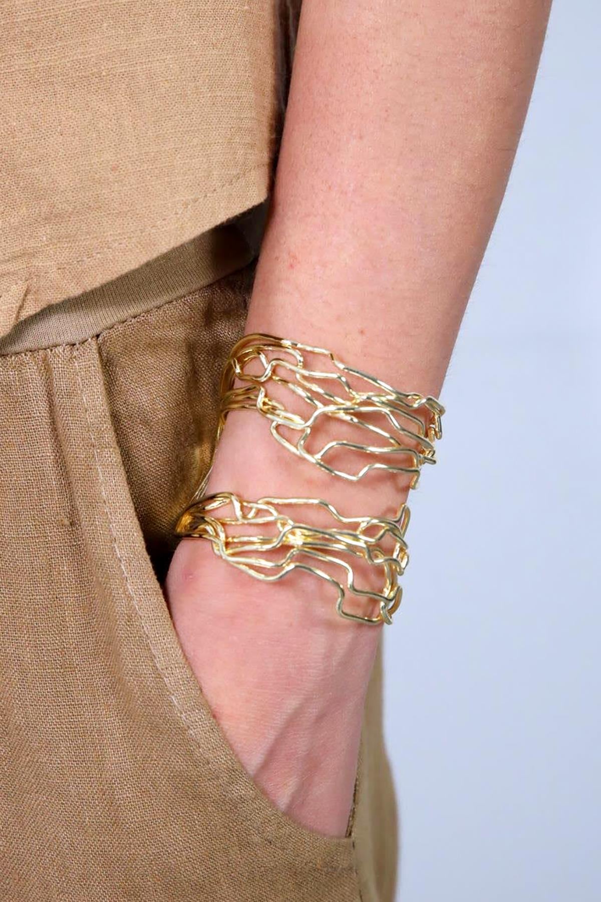 Tek Görünümlü Altın Kaplama Desenli Bileklik - Şaman Butik Tek Görünümlü Altın Kaplama Desenli Bileklik