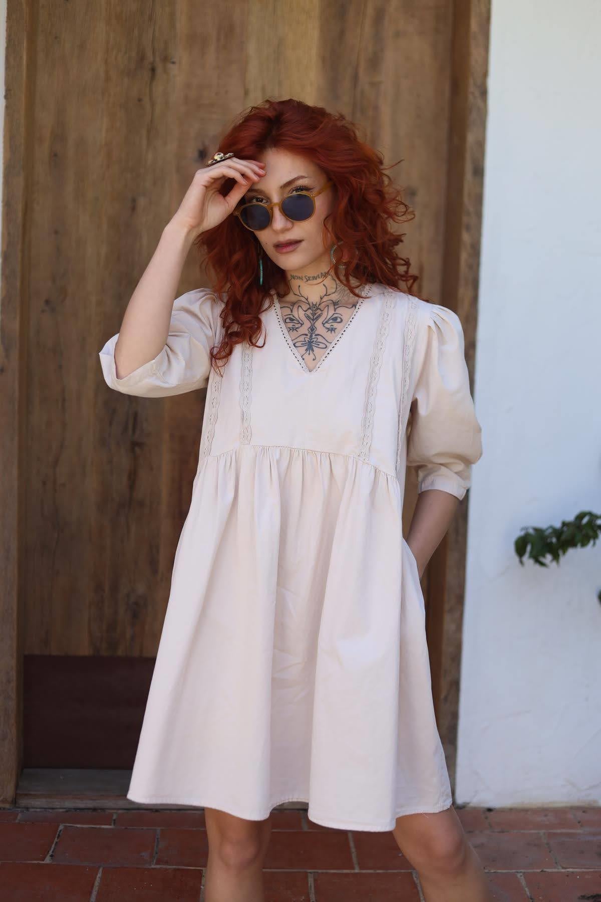 Taş Rengi Dantelli V Yaka Truvakar Kol Mini Elbise