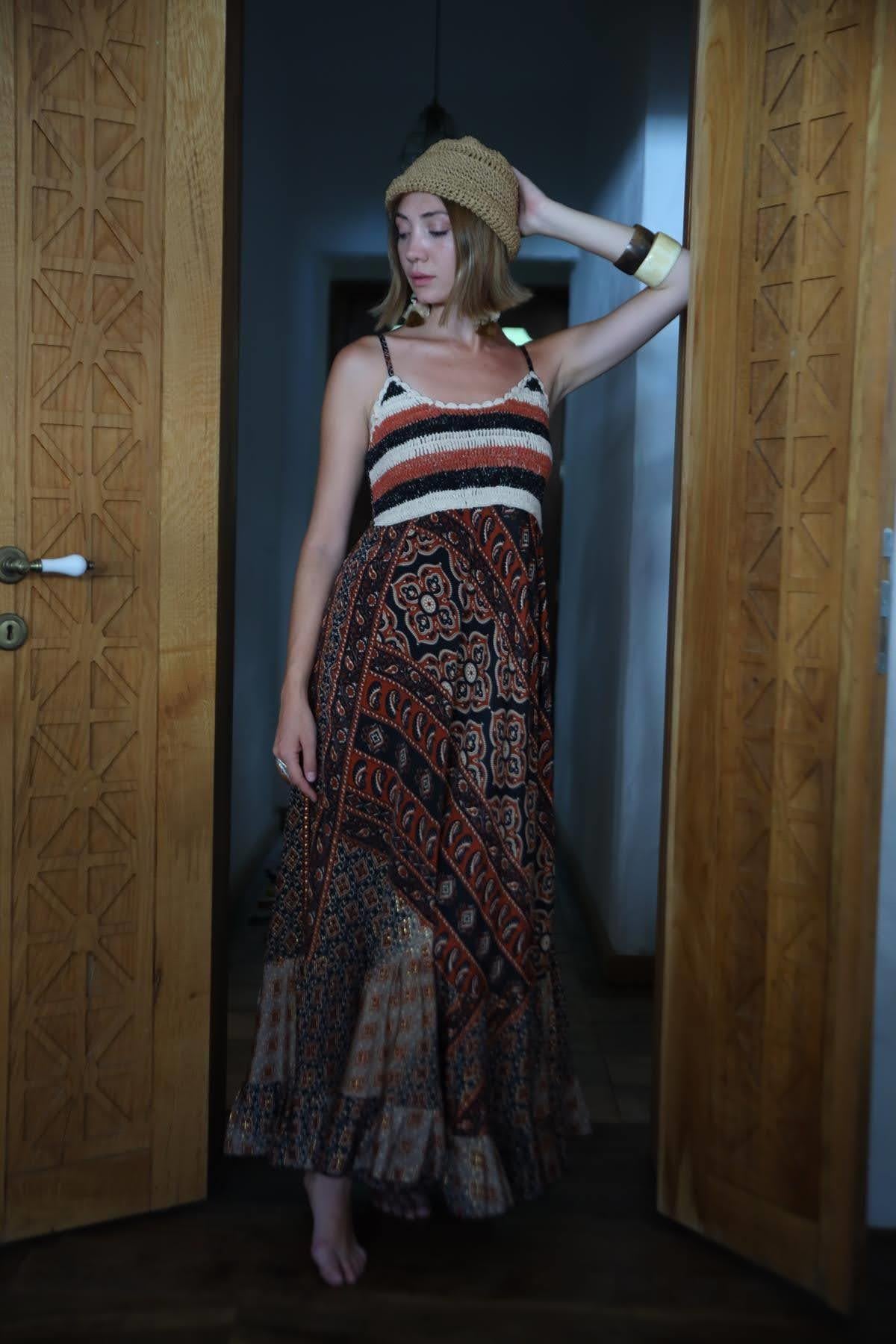 Siyah Sırtı Gipeli Örgü Detaylı Askılı İpek Elbise - Şaman Butik Siyah Sırtı Gipeli Örgü Detaylı Askılı İpek Elbise