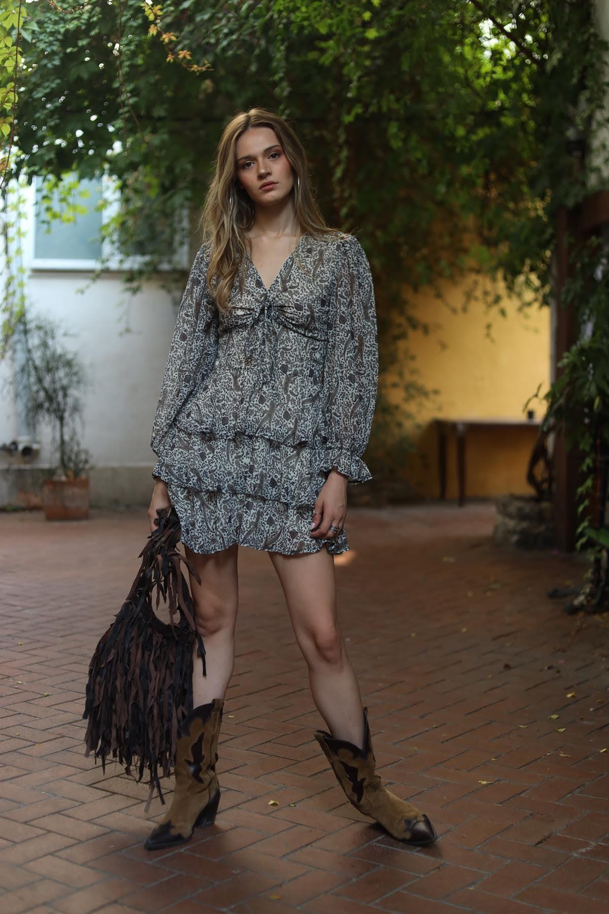 Bej V Yaka Önden Büzgülü Fırfırlı Elbise