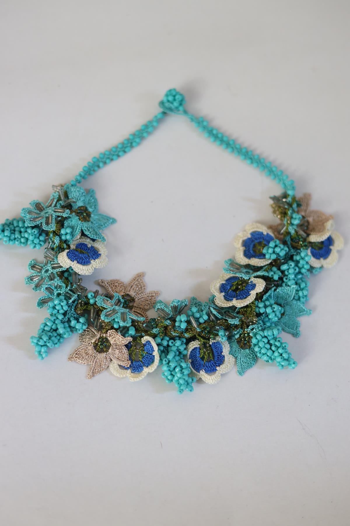 Boncuklu Tasarım İğne Oyası Kolye