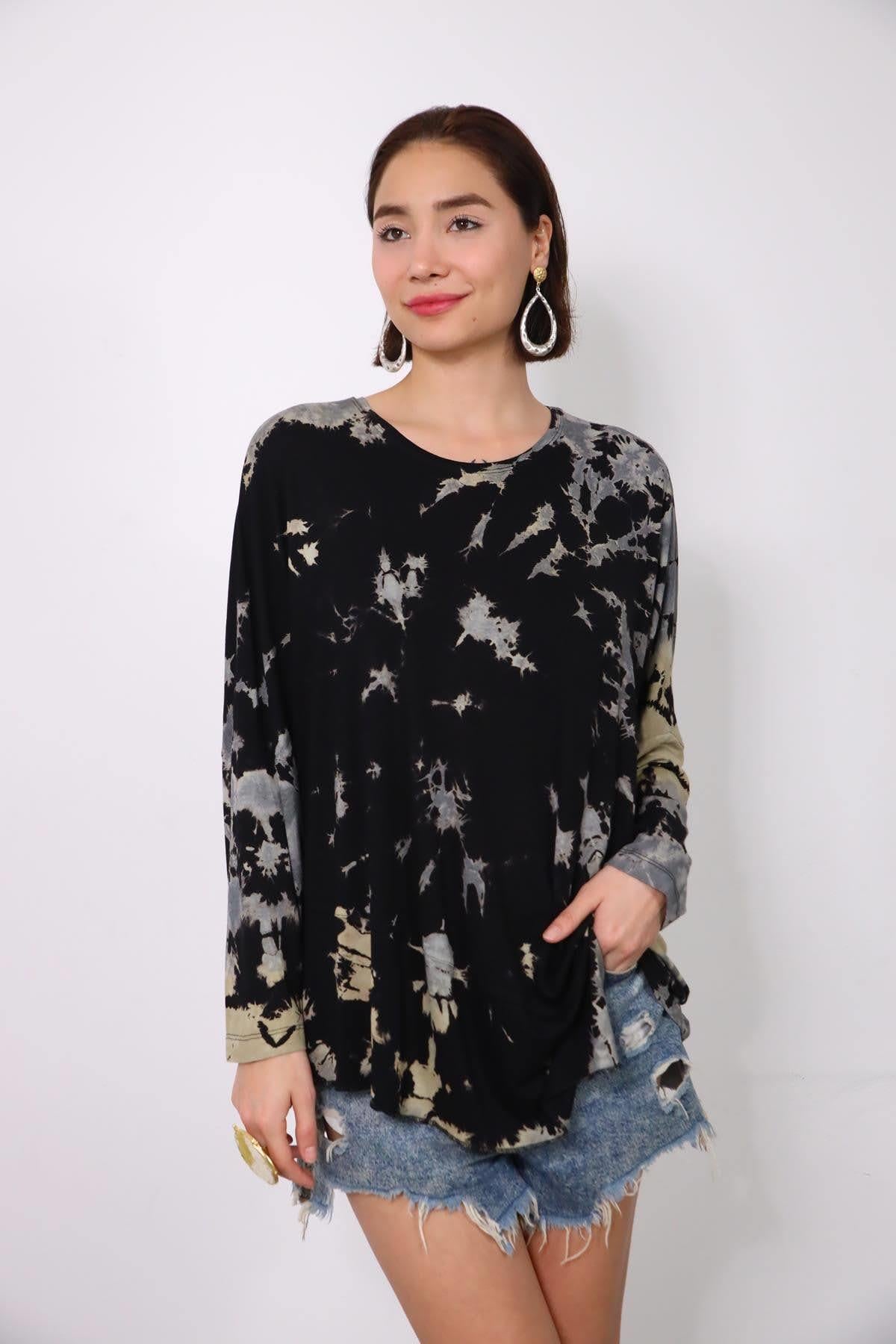  Siyah Altı Parçalı Batik Desenli Uzun Kollu Bluz