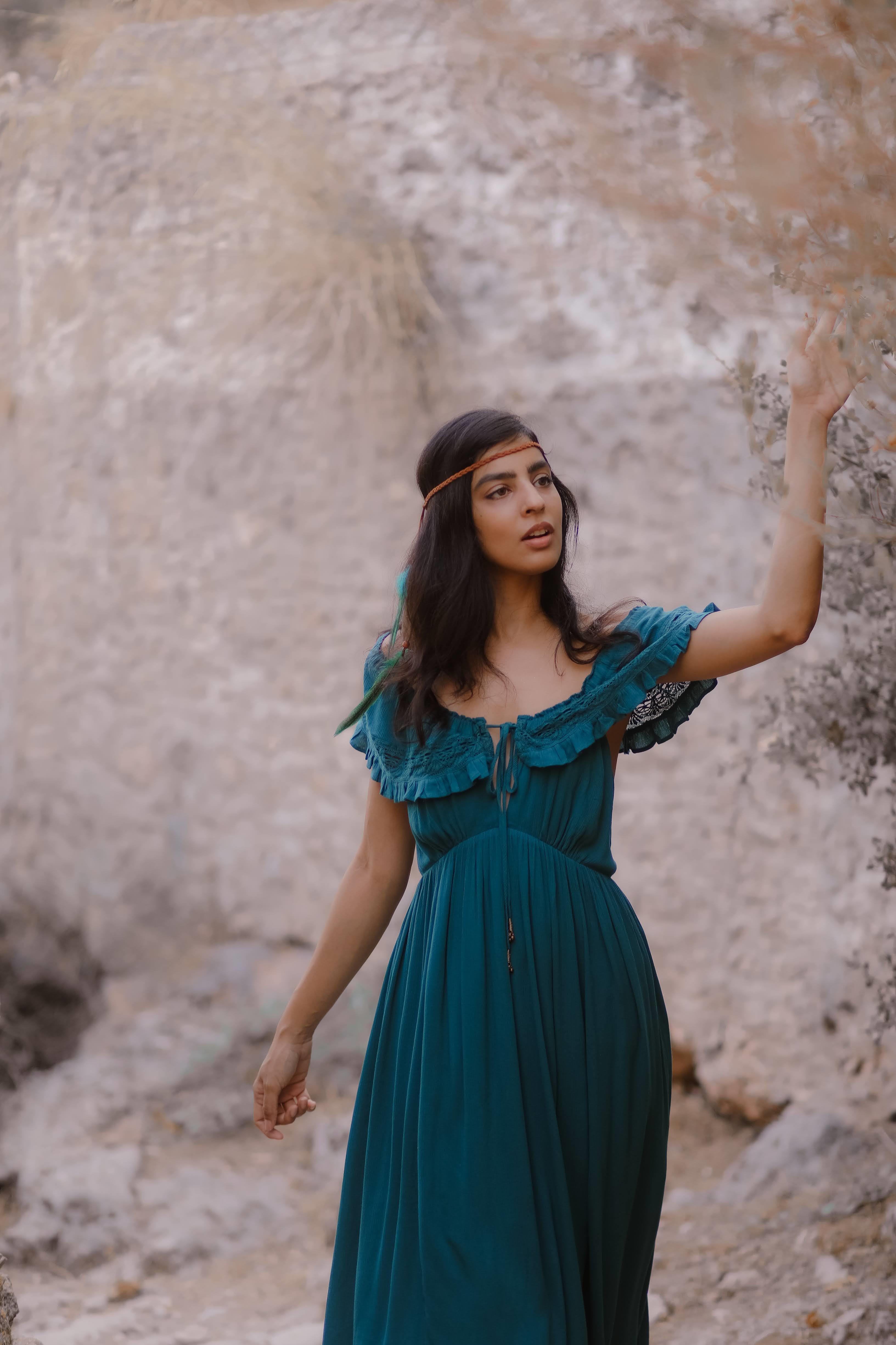 Petrol Mavisi Sırt Dekolteli Dantel Detaylı Otantik Elbise - Şaman Butik Petrol Mavisi Sırt Dekolteli Dantel Detaylı Otantik Elbise