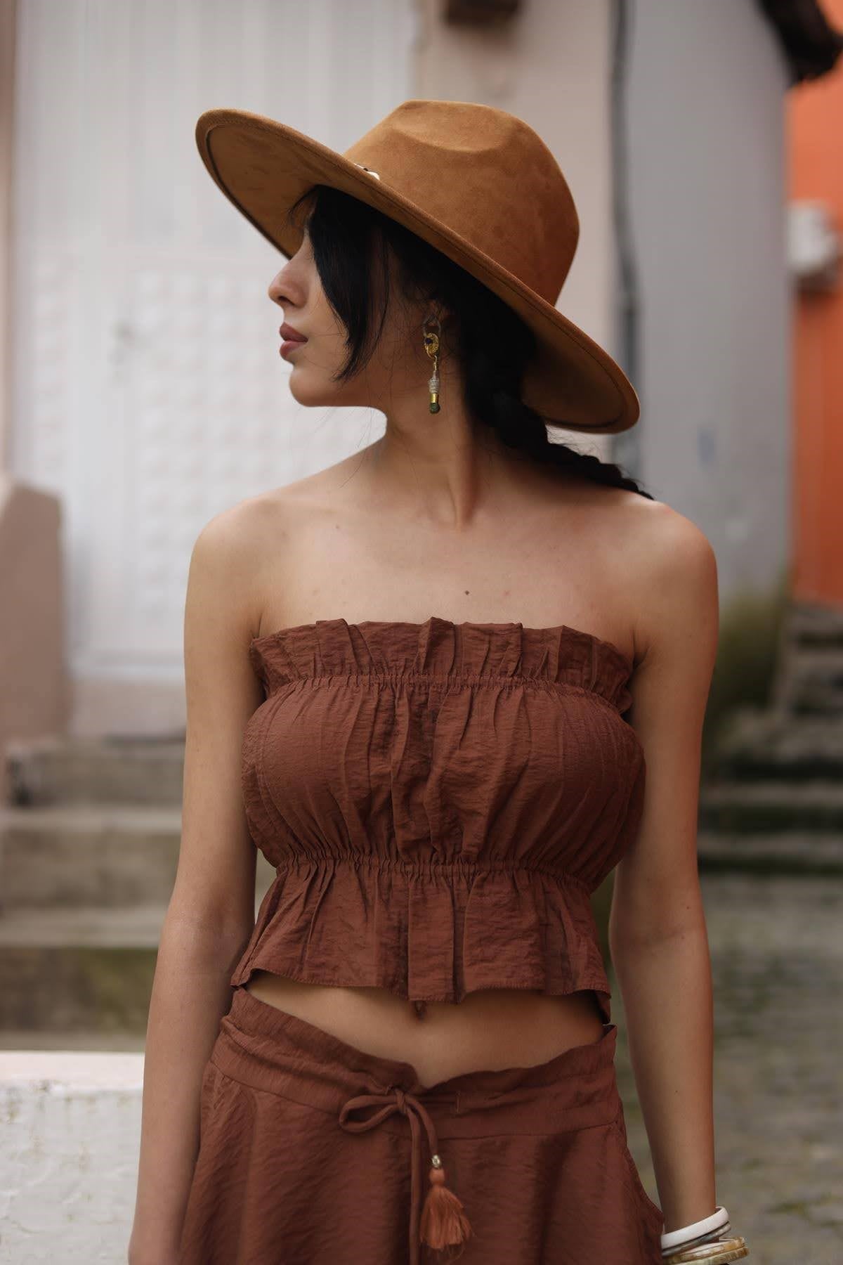 Kahverengi Sırttan Bağlamalı Crop Bluz