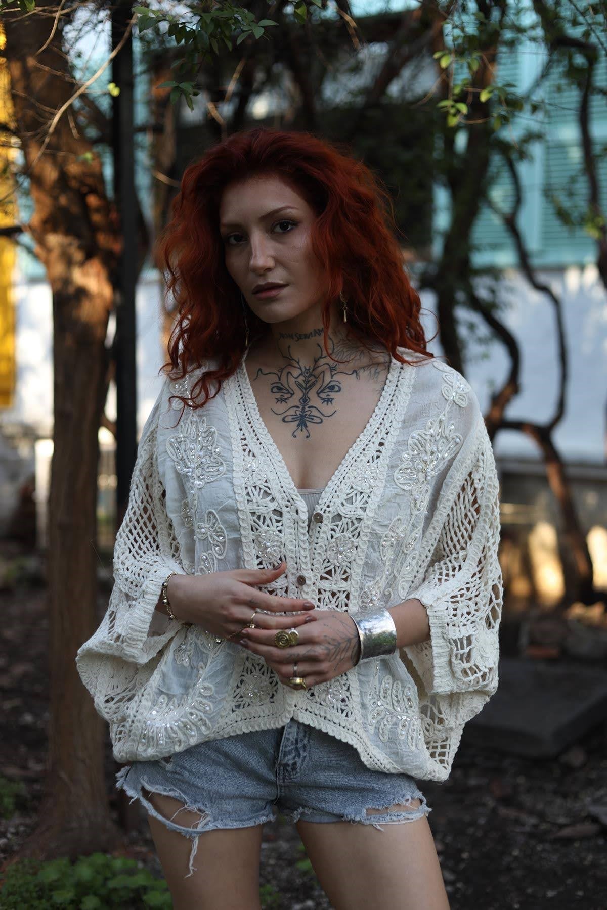 Krem Rengi Nakışlı Kolları Dantel Otantik Hırka