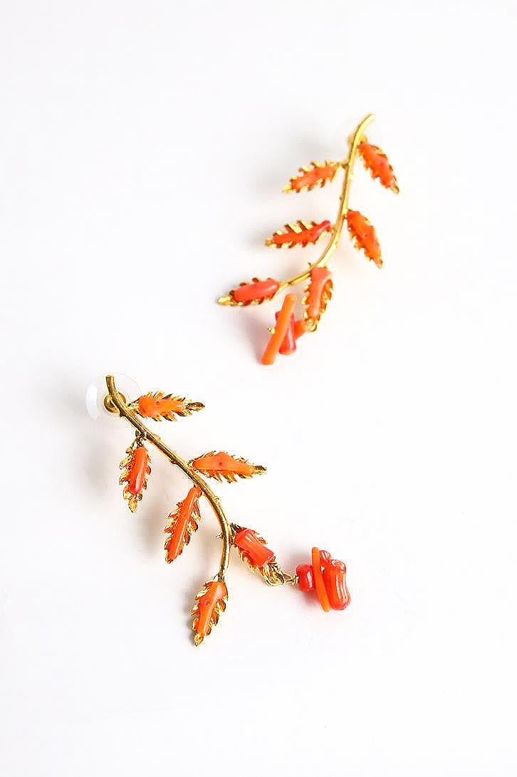  Altın Kaplama Yaprak Figürlü Tasarım Küpe