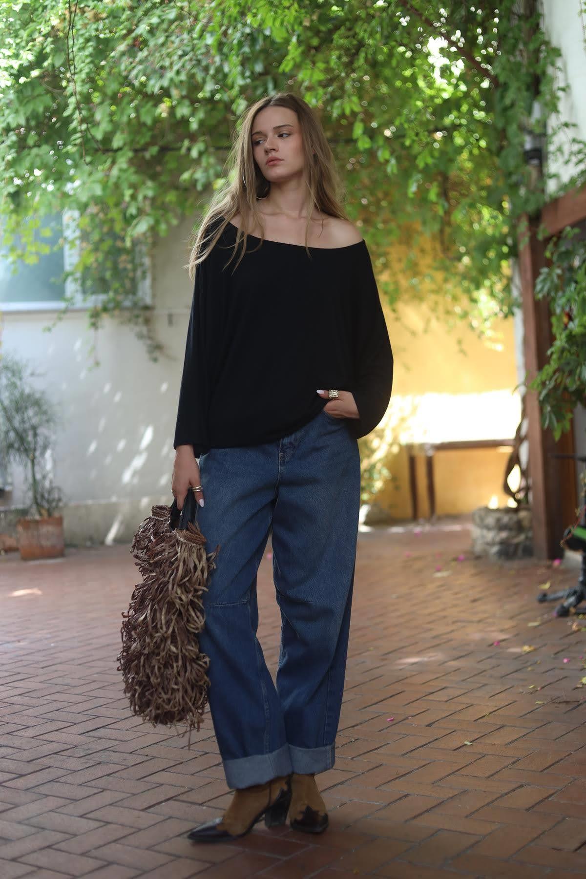 Siyah Yakası Geniş Arkası Dikişli Yarasa Kol Triko Tunik