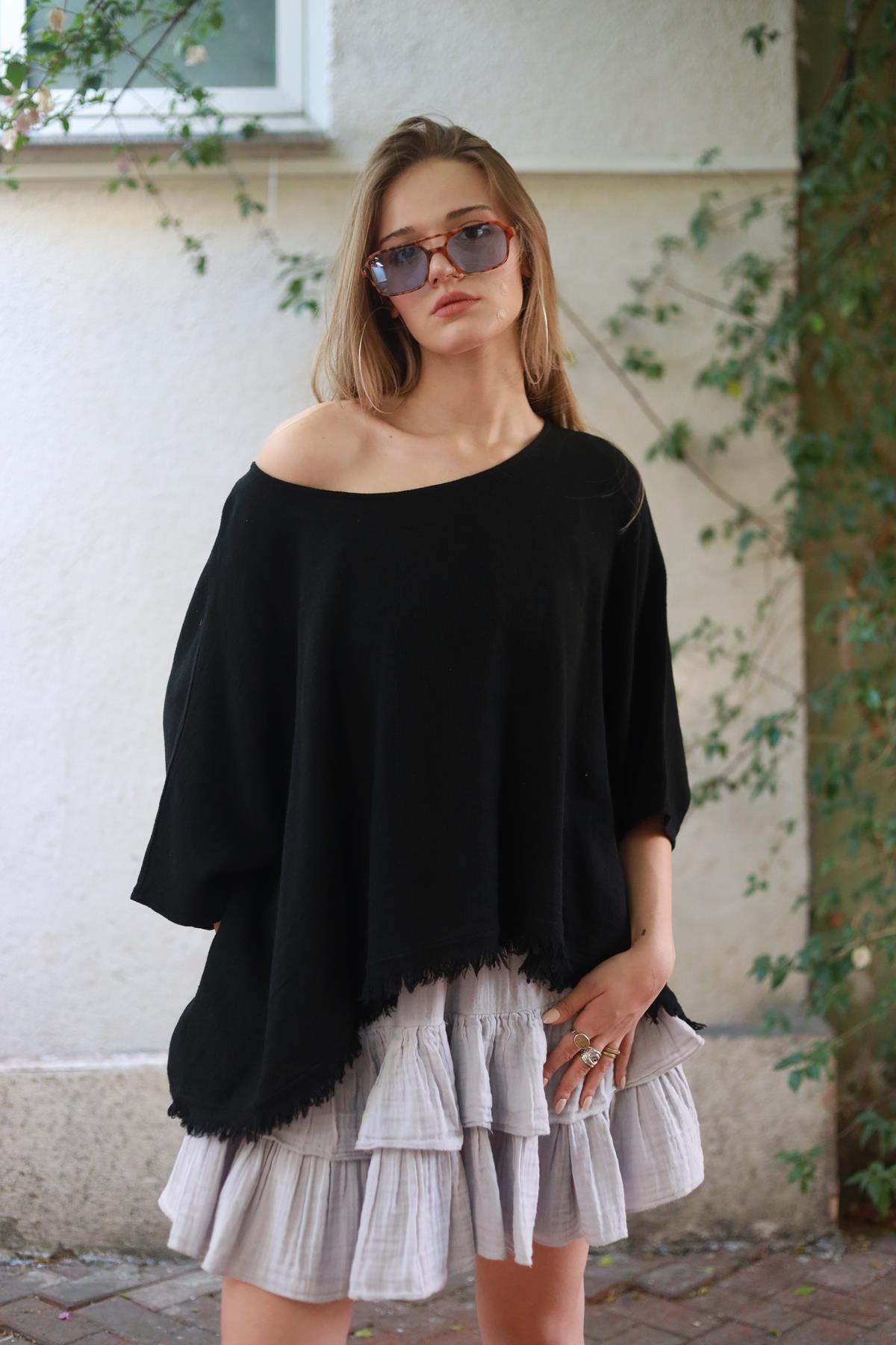 Siyah Yarasa Kol Saçaklı Soft Keten Bluz