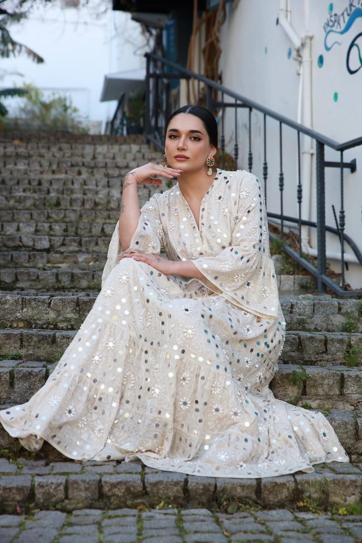 Krem Rengi Çıtçıtlı V Yaka Pul İşlemeli Uzun Otantik Elbise