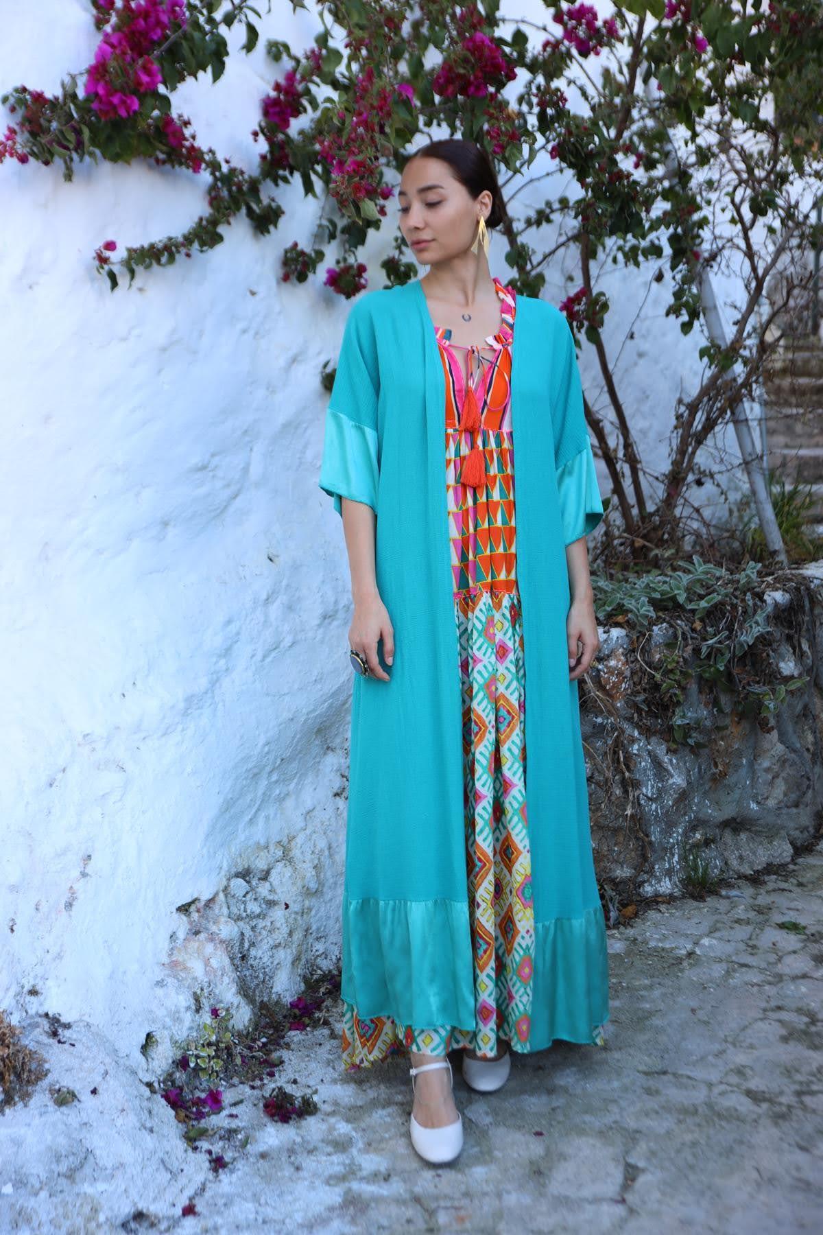 Turkuaz Kolları ve Eteği Saten Detaylı Kaftan - Şaman Butik Turkuaz Kolları ve Eteği Saten Detaylı Kaftan