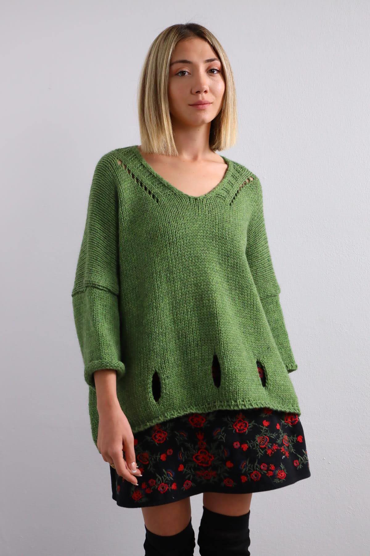 Yeşil Lazer Kesim Detaylı V Yaka Kazak - Şaman Butik Yeşil Lazer Kesim Detaylı V Yaka Kazak