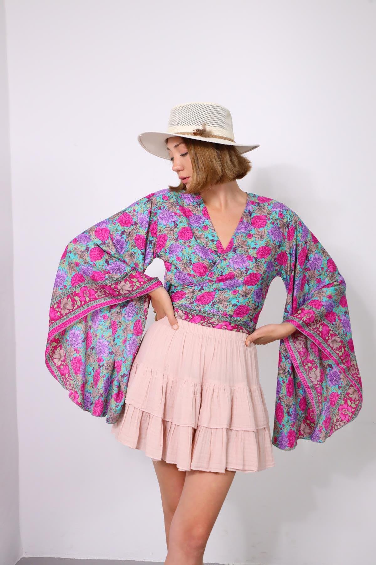 Fuşya Çiçek Desenli Yarasa Kol İpek Bolero - Şaman Butik Fuşya Çiçek Desenli Yarasa Kol İpek Bolero