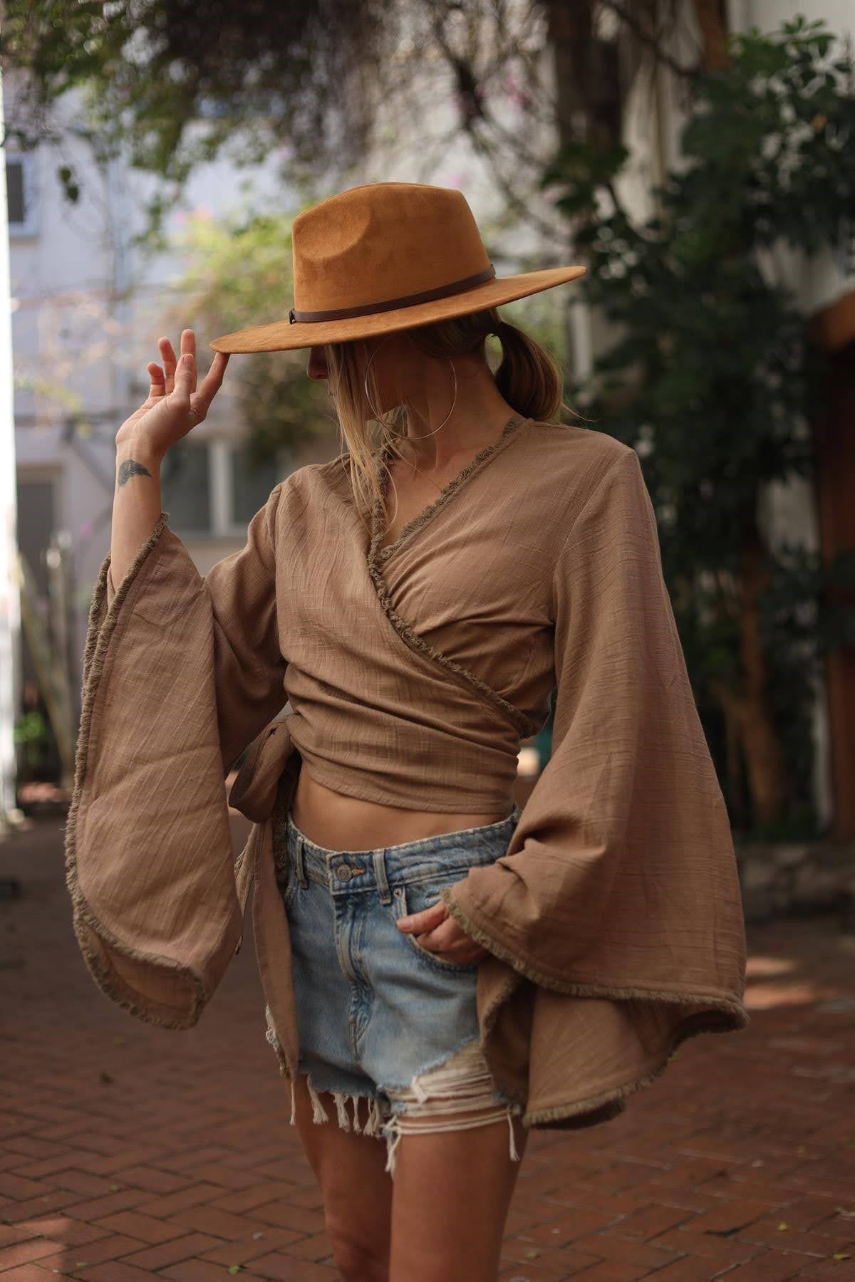 Camel Rengi Püsküllü Yarasa Kol Bolero