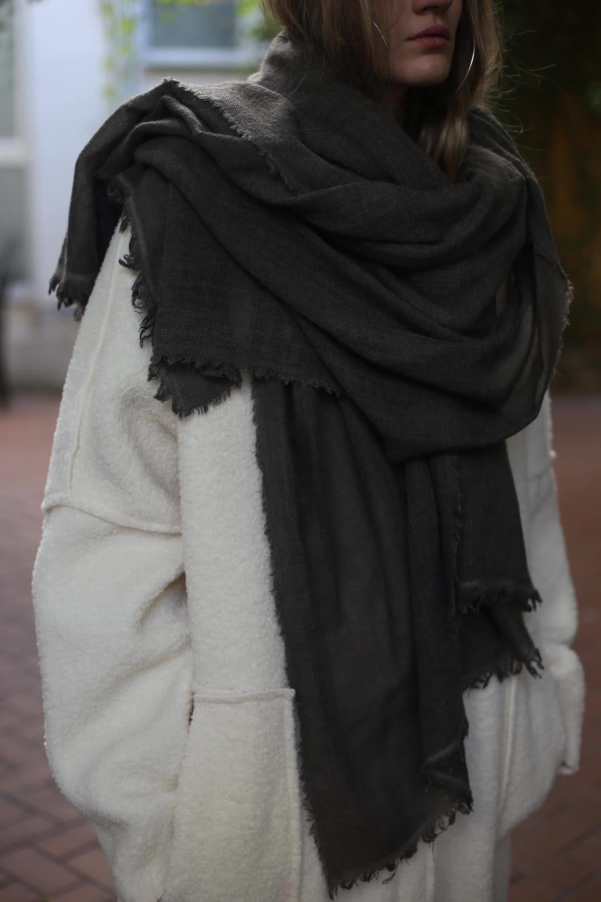 Koyu Vizon Kenarları Saçaklı Şal