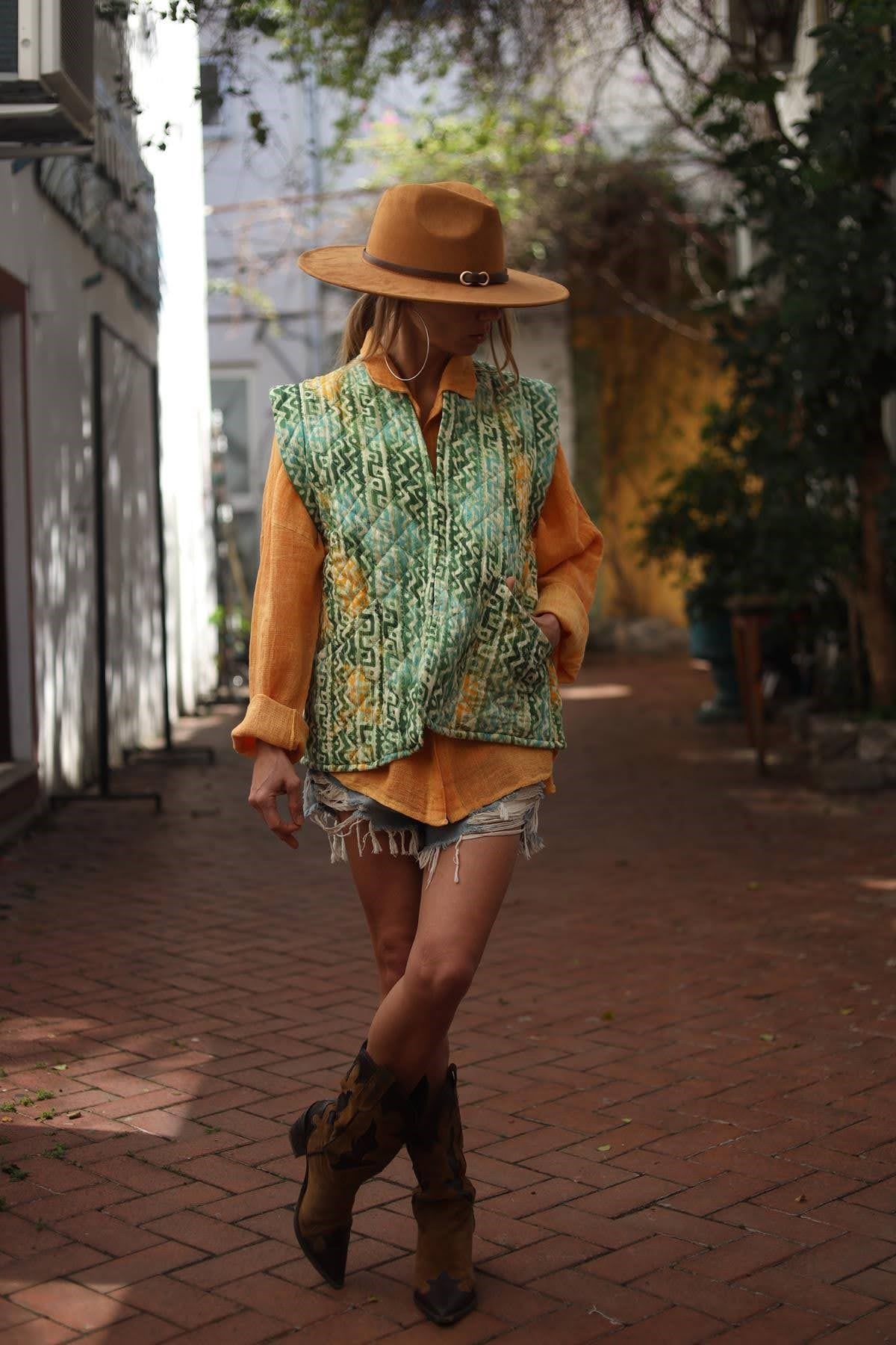 Yeşil Otantik Desenli Kapitone Yelek