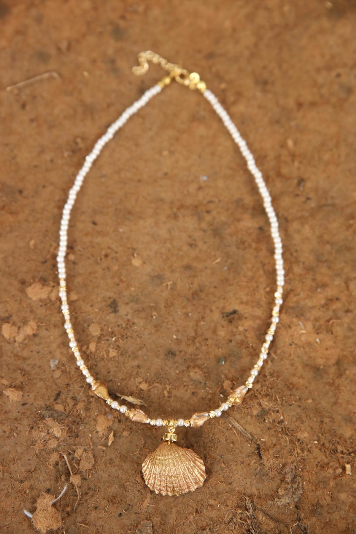 Deniz Kabuğu Görünümlü Kolye