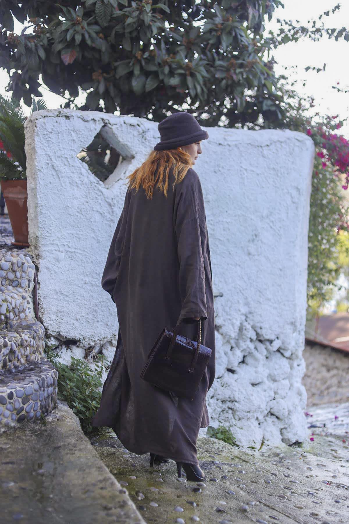 Kahverengi Asimetrik Düğme Detaylı Keten Kaftan