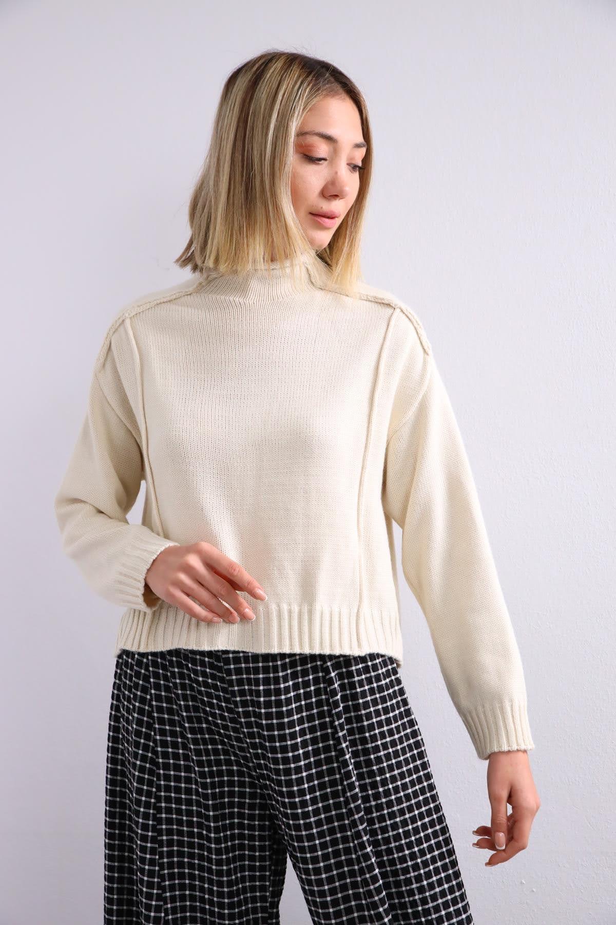 Ekru Yarım Boğazlı Dikiş Detaylı Kazak - Şaman Butik Ekru Yarım Boğazlı Dikiş Detaylı Kazak