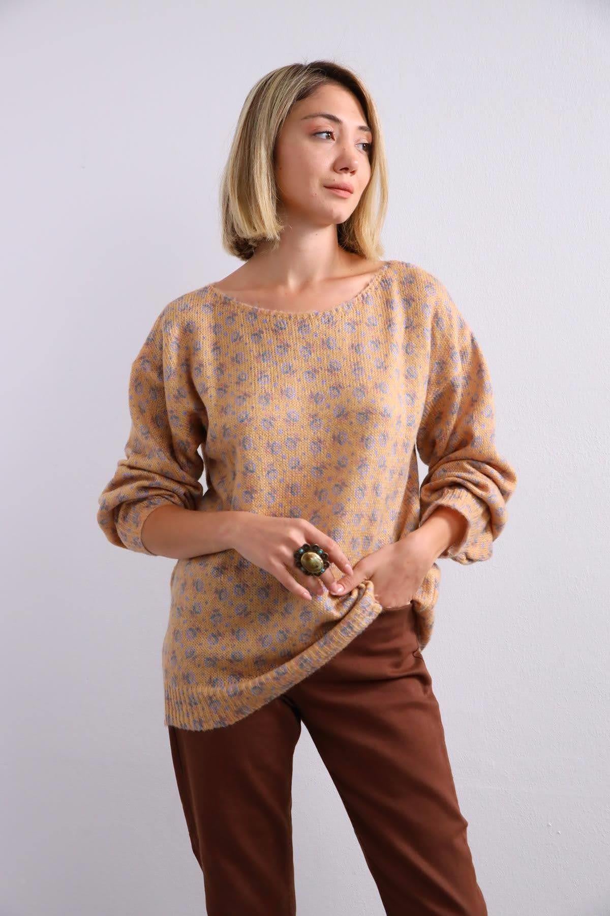  Hardal Rengi Çiçek Desenli Triko Kazak