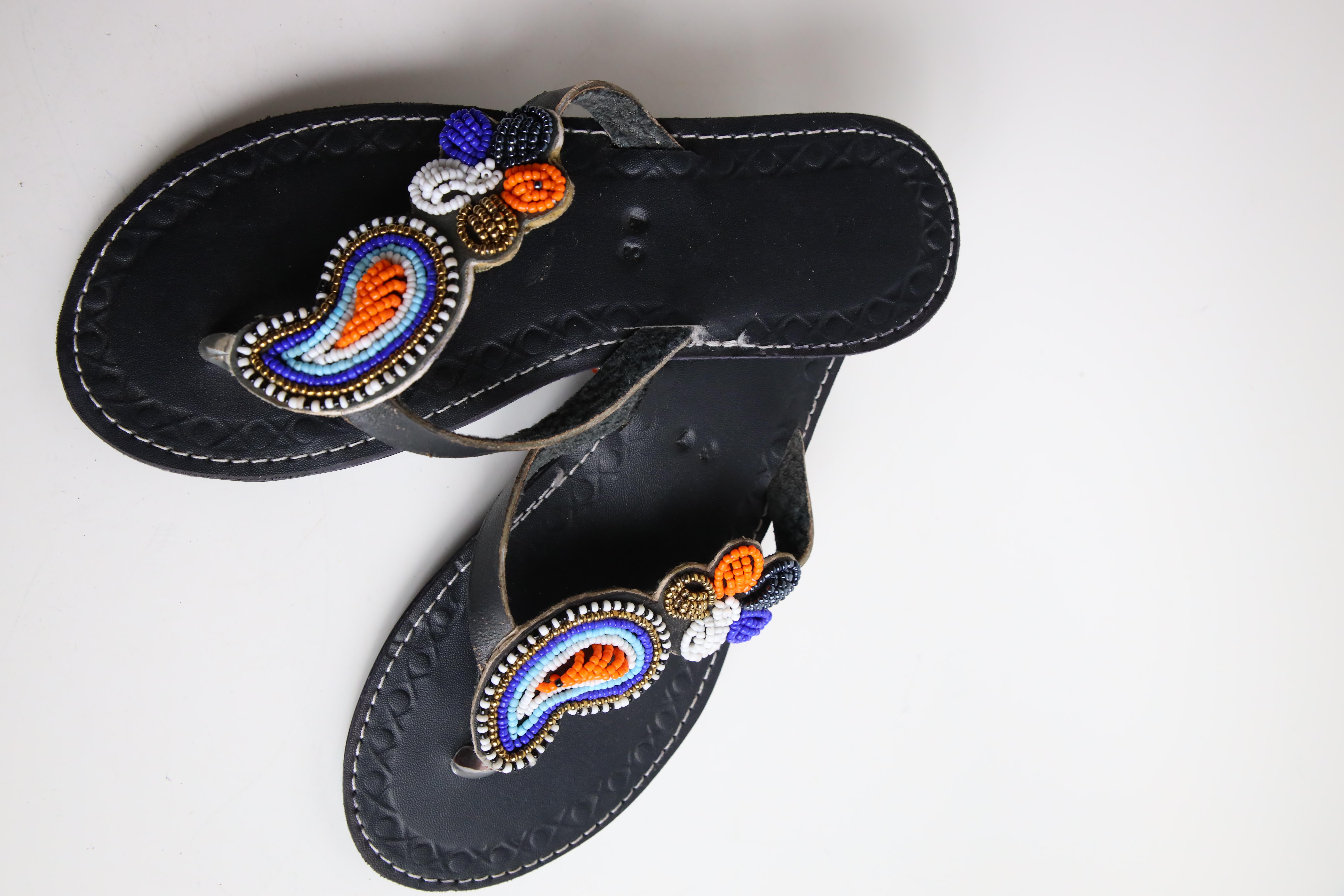 Siyah Boncuk İşlemeli Parmak Arası Terlik - Şaman Butik Siyah Boncuk İşlemeli Parmak Arası Terlik