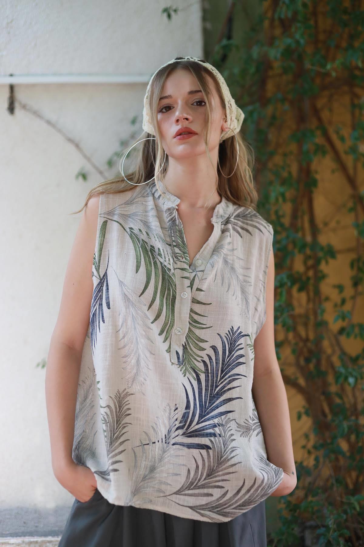 Cream Floral Patterned Three Buttoned Sleeveless Shirt