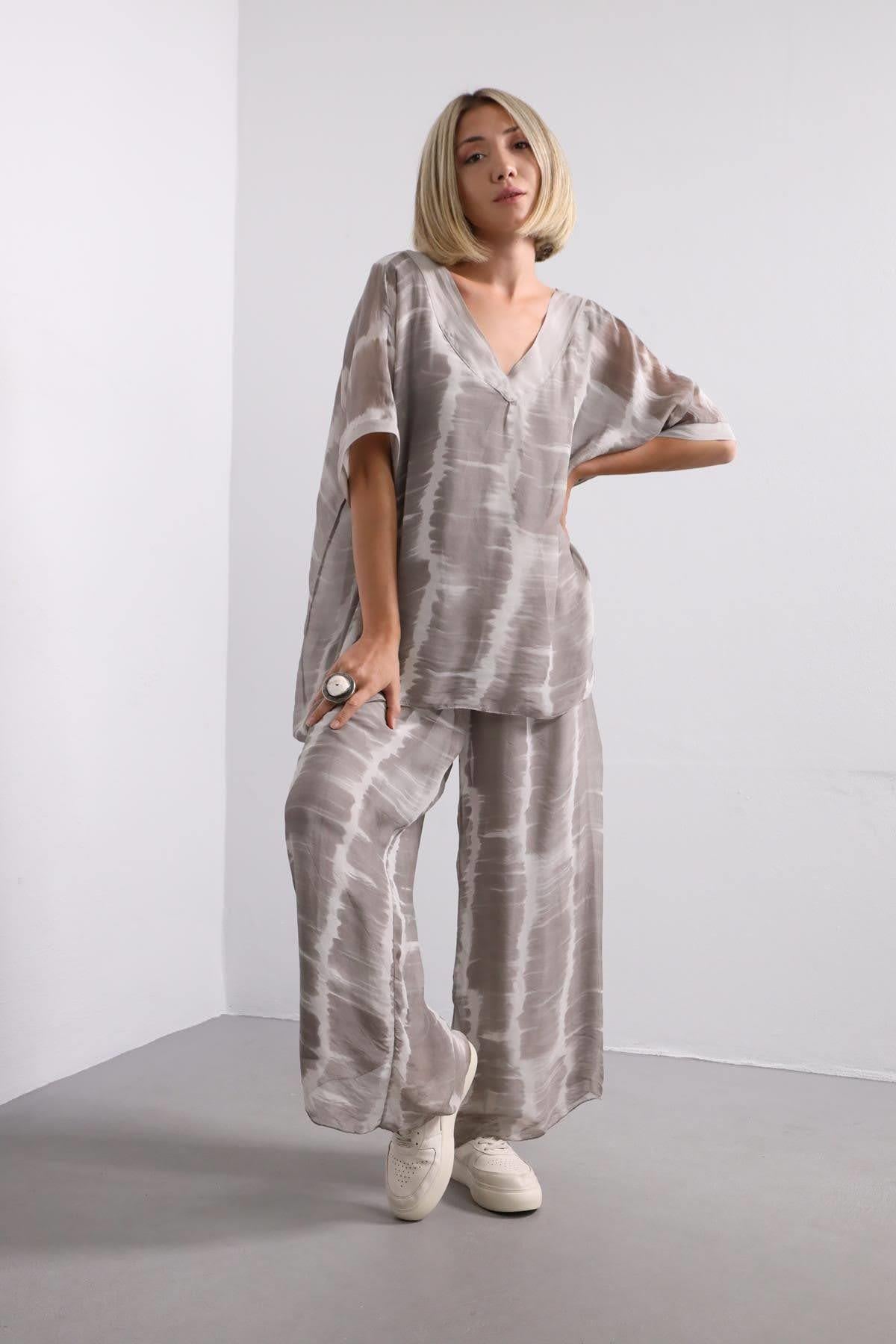  Vizon Batik Desenli V Yaka İpek Takım