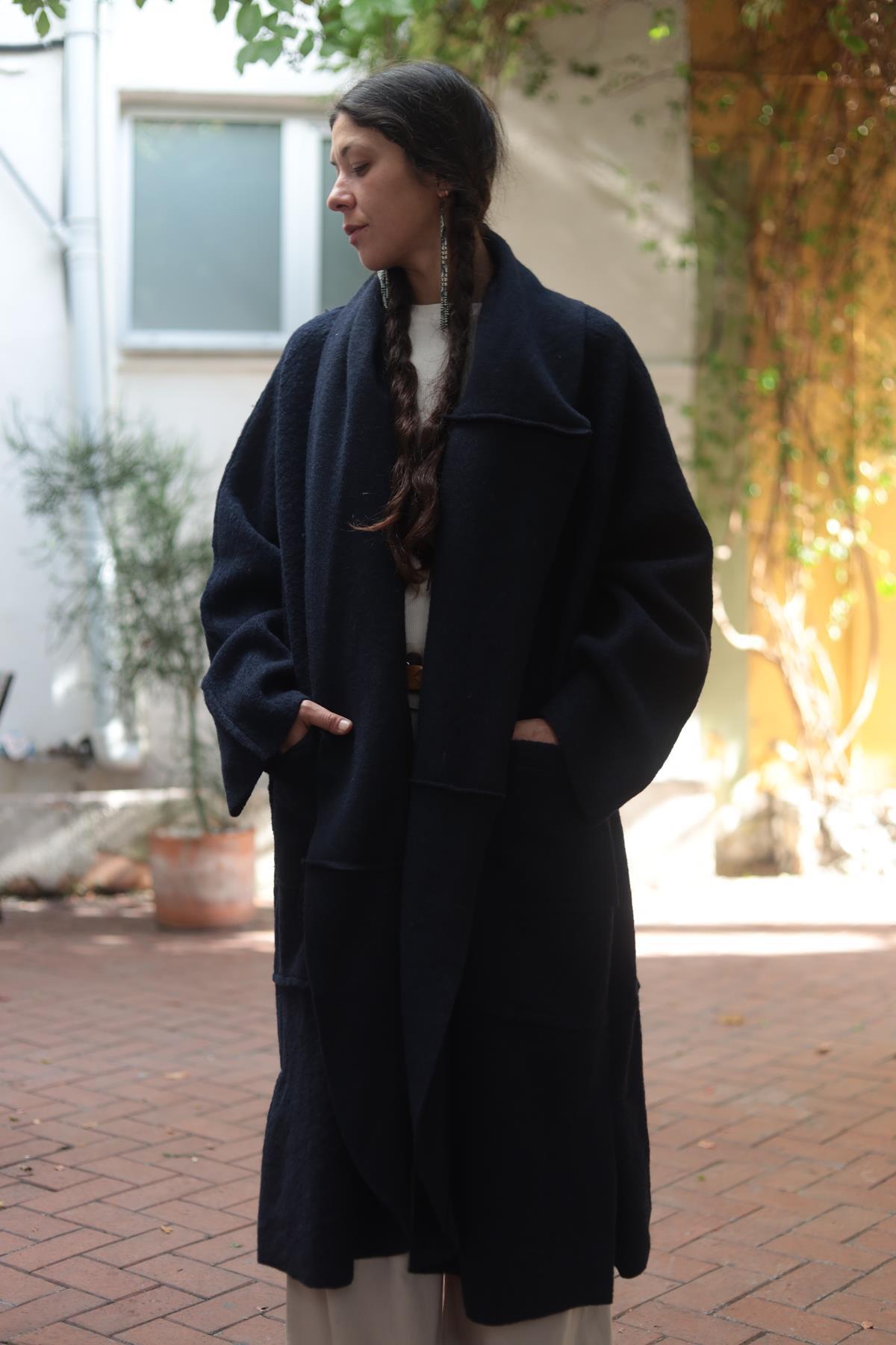 Lacivert Dikiş Detaylı Şal Yaka Keçe Kaban