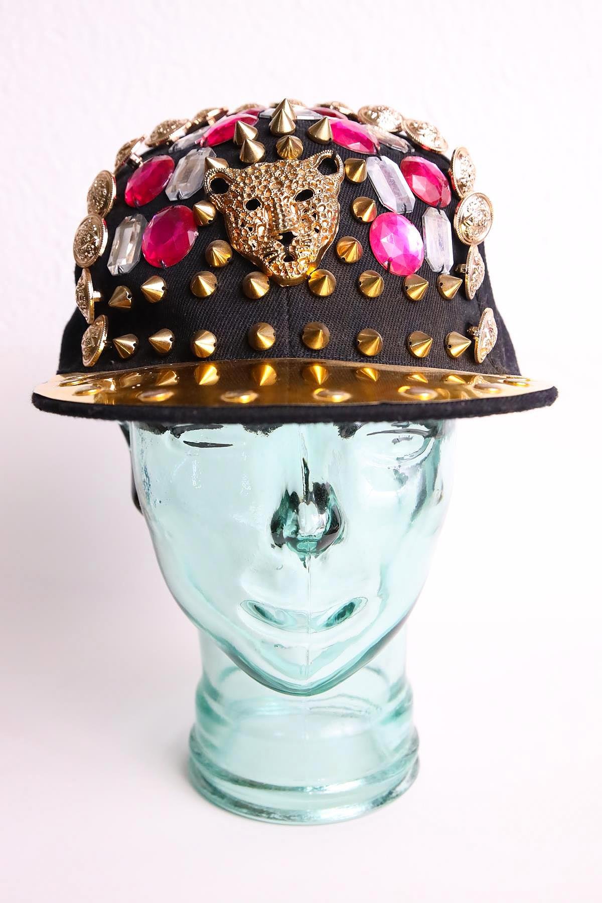  Siyah Düğme Detaylı Zımba Detaylı Şapka