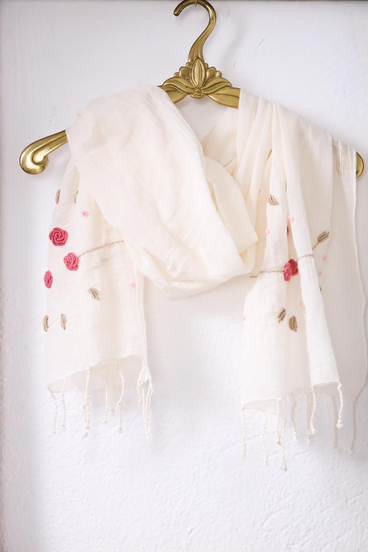 Gül Kurusu Çiçek İşlemeli Rococo Fular - Şaman Butik Gül Kurusu Çiçek İşlemeli Rococo Fular