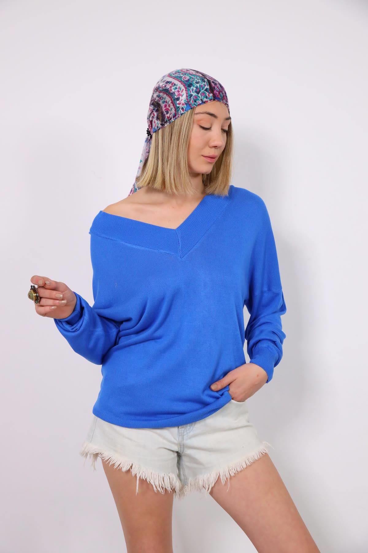  Mavi V Yaka Triko Kazak