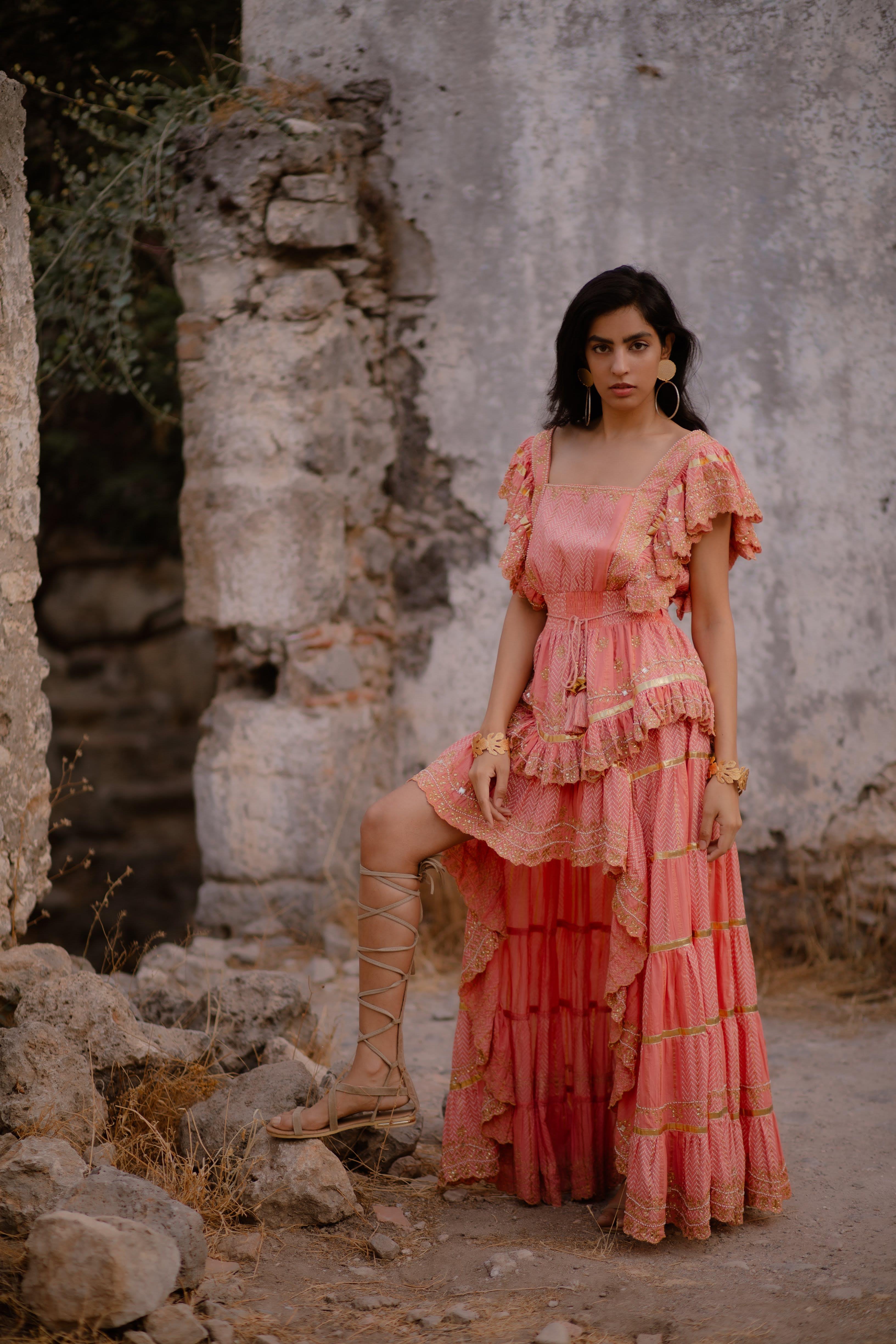 Narçiçeği Volanlı İşlemeli Tasarım Etek ve Bluz Takım - Şaman Butik Narçiçeği Volanlı İşlemeli Tasarım Etek ve Bluz Takım