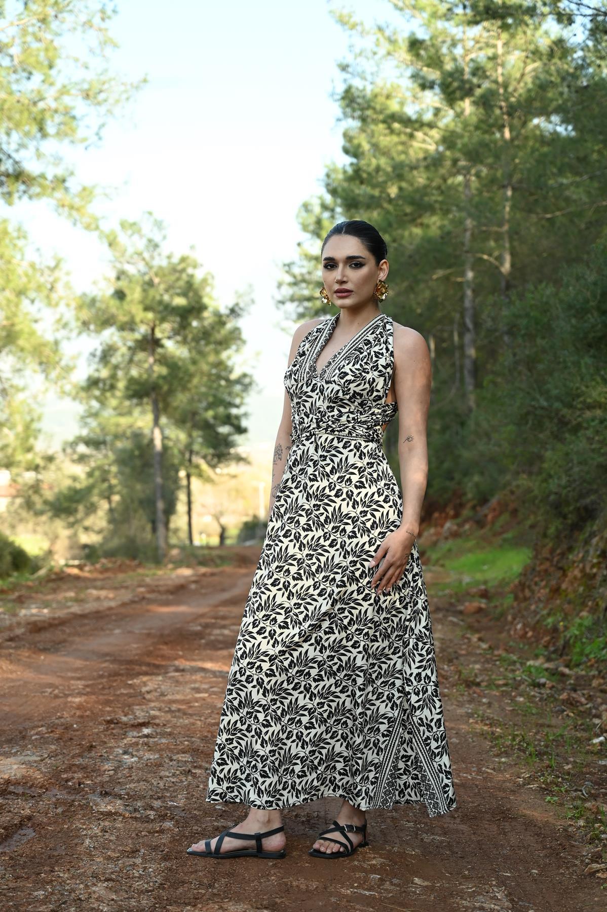 Krem Rengi Boyundan Bağlamalı Evaze Etek İpek Elbise