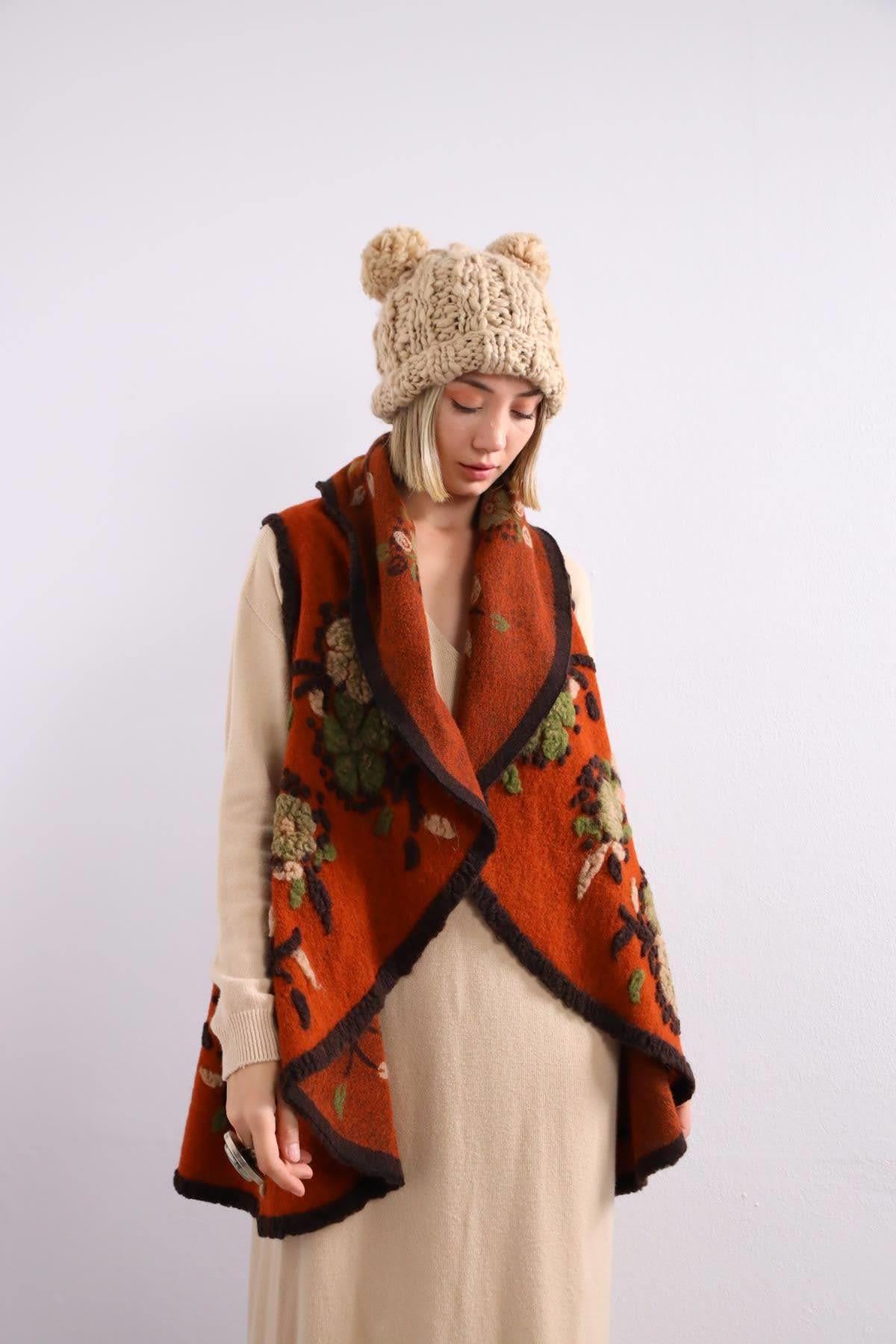  Kiremit Rengi Çiçek Desenli Keçe Yelek