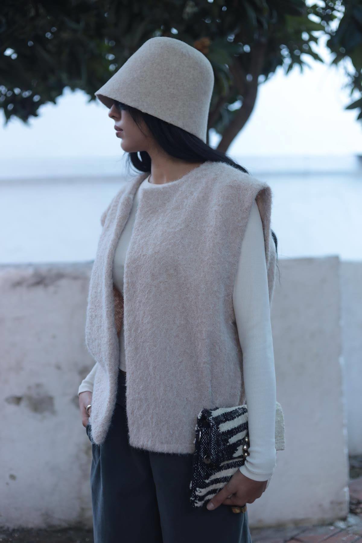 Krem Rengi Keçe Yelek