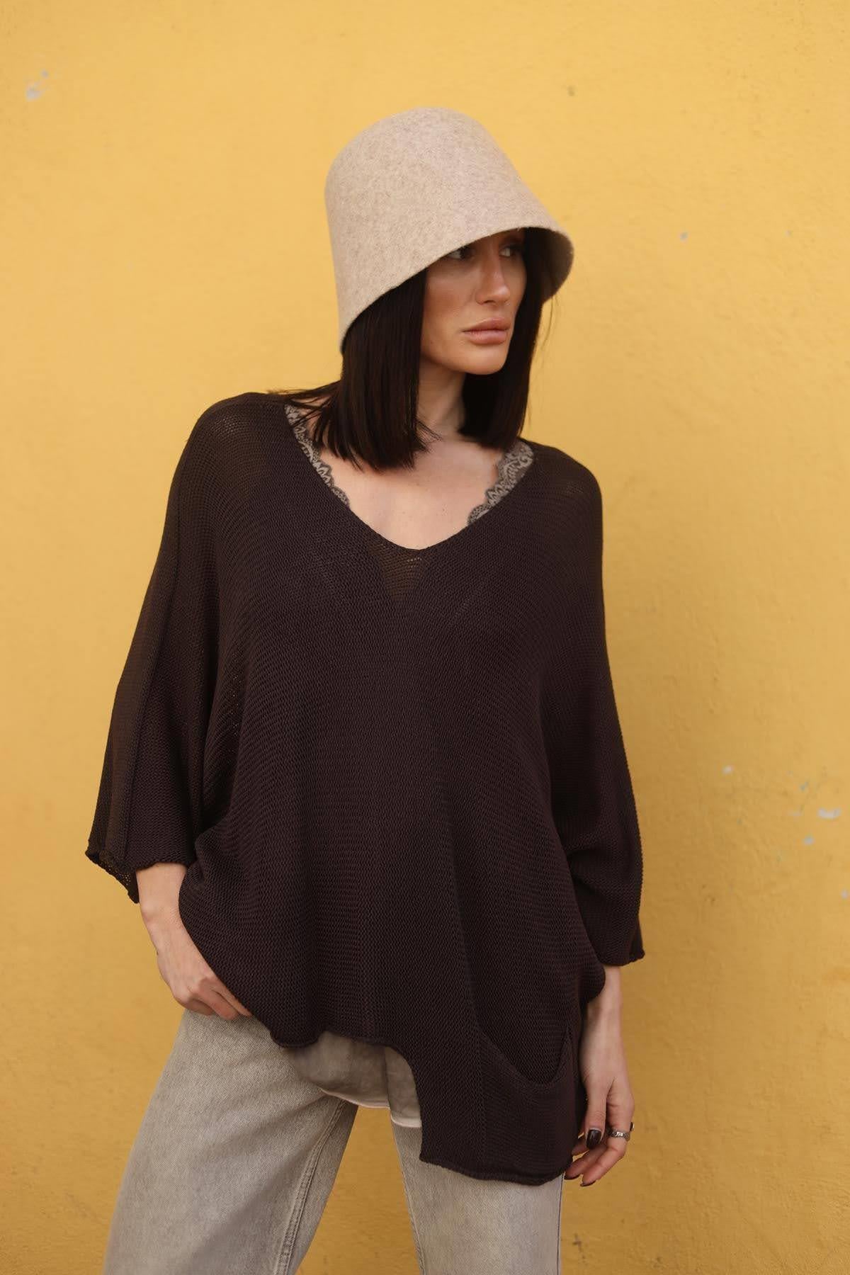 Kahverengi Asimetrik Kesim Cepli Triko Bluz