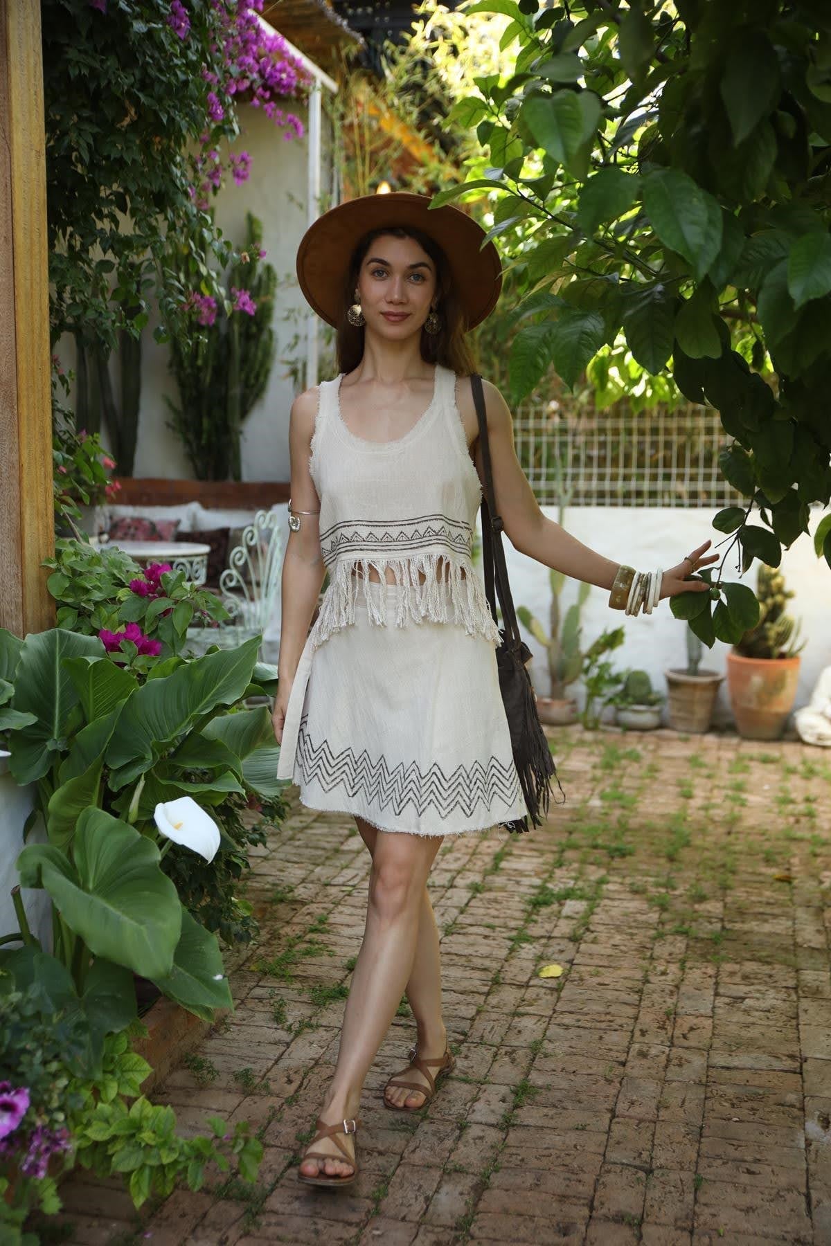 Krem Rengi Sırtı Çapraz Crop Bluz