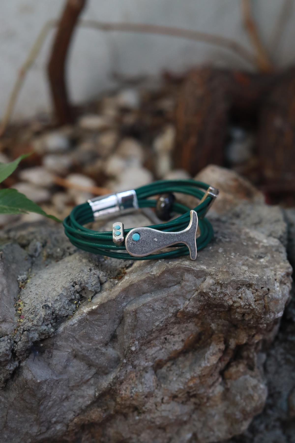 Balık Detaylı Yeşil Deri Tasarım Bileklik