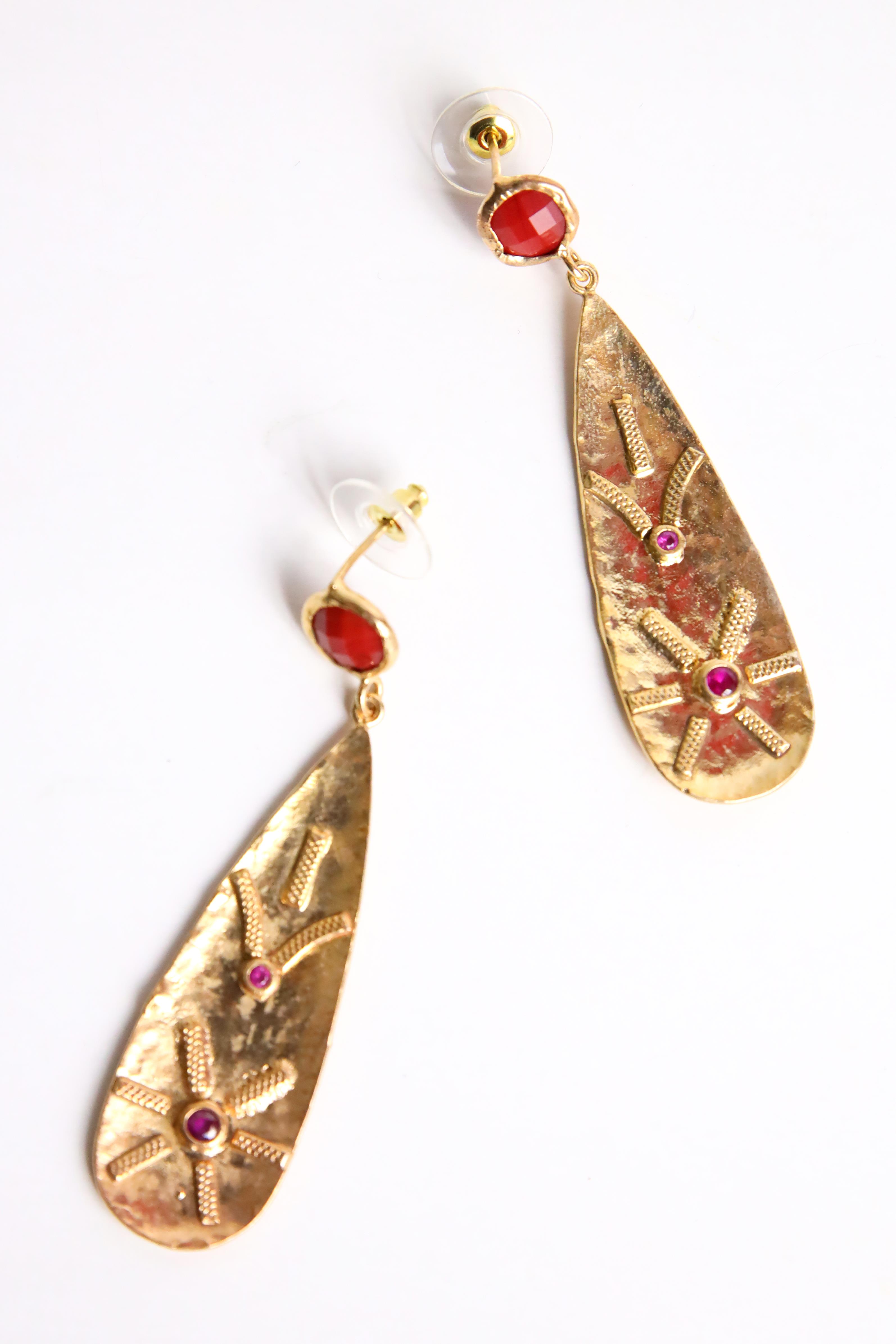 Yaprak Figürlü Altın Kaplama Küpe - Şaman Butik Yaprak Figürlü Altın Kaplama Küpe