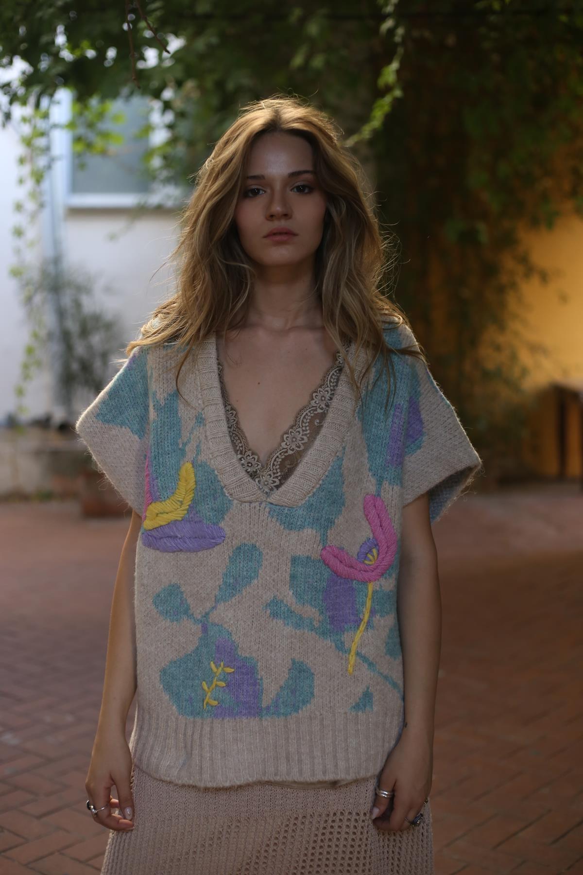 Taş Rengi Kabartmalı Süveter