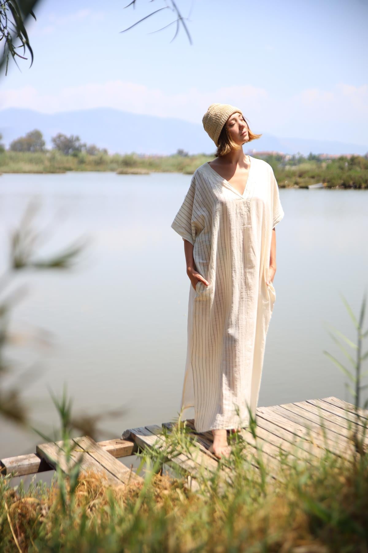 Haki Çizgili V Yaka Parça Detaylı Salaş Elbise - Şaman Butik Haki Çizgili V Yaka Parça Detaylı Salaş Elbise