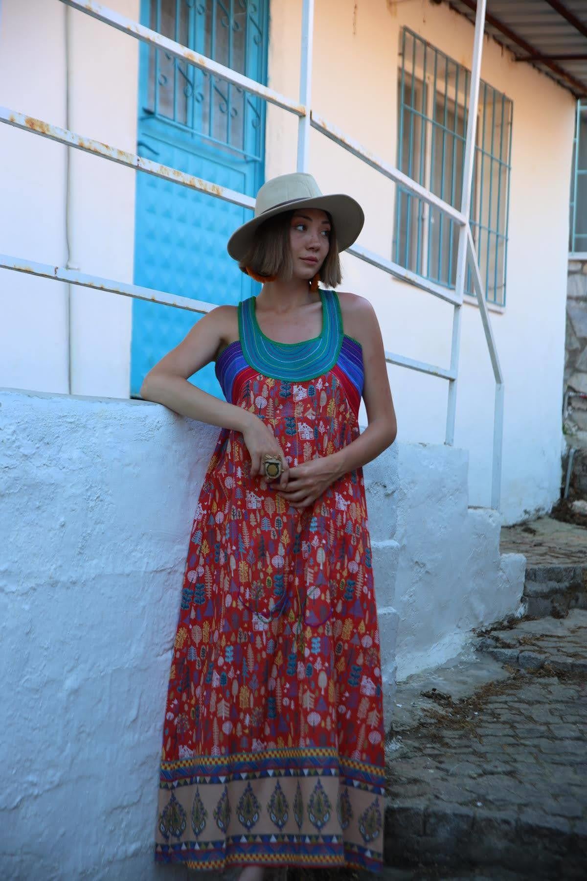 Mercan Rengi Dikiş Detaylı Otantik Desenli Askılı Elbise - Şaman Butik Mercan Rengi Dikiş Detaylı Otantik Desenli Askılı Elbise