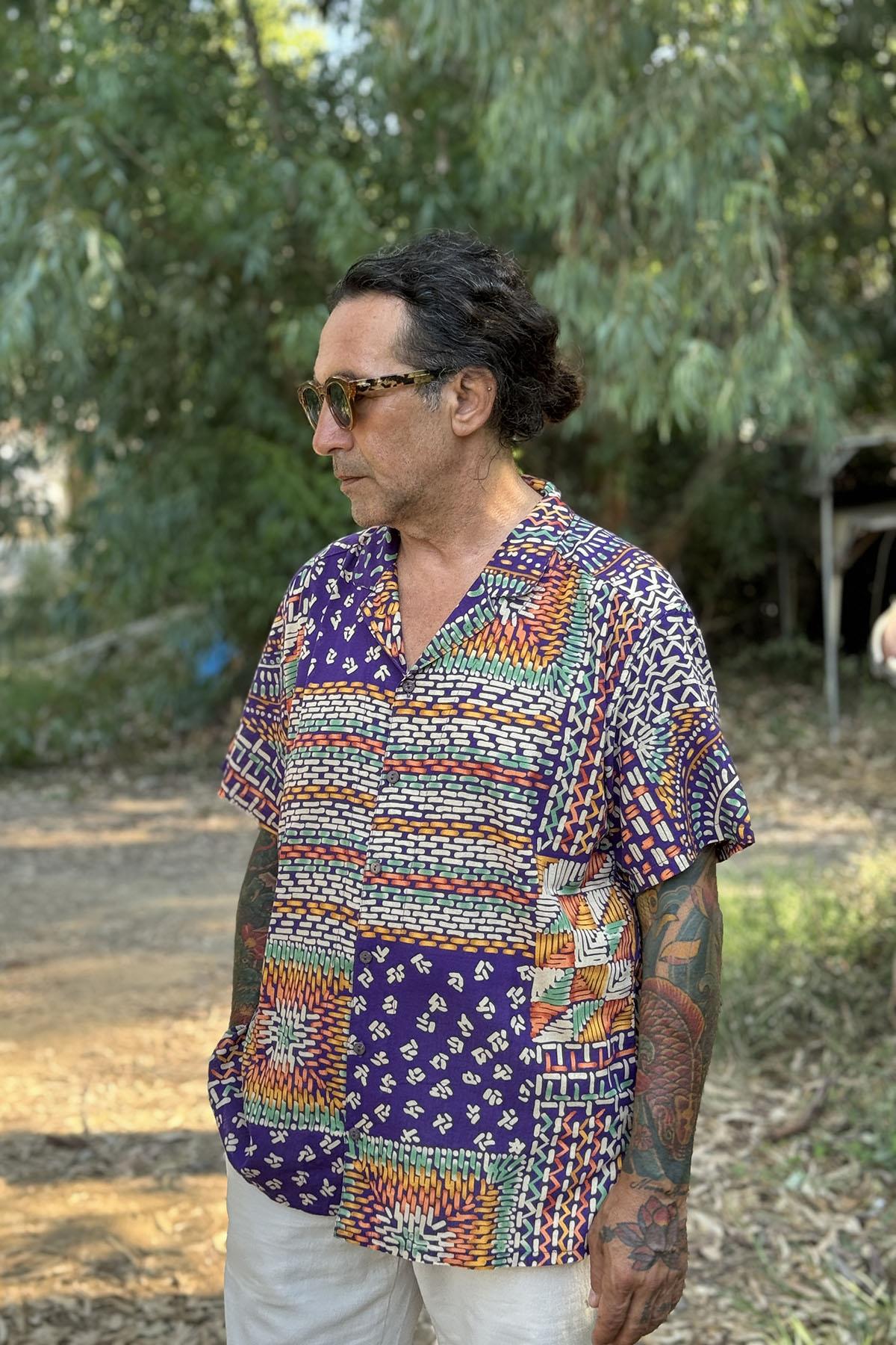  Mor Desenli Avatar Gömlek