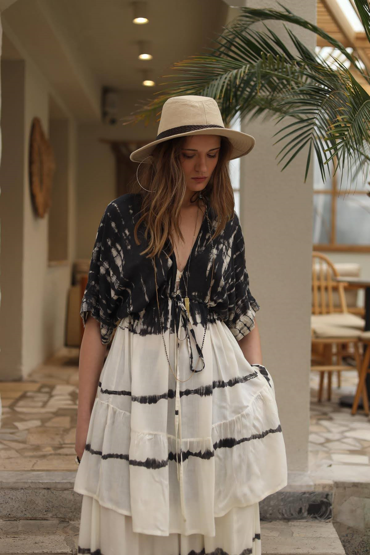 Ekru Batikli V Yaka Büzgülü Tunik